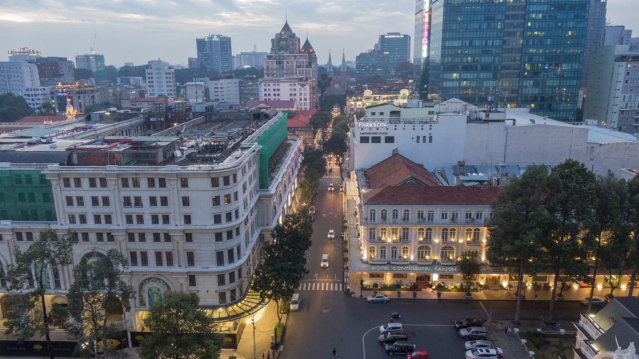 Duong Dong Khoi vang ve khac la anh 16