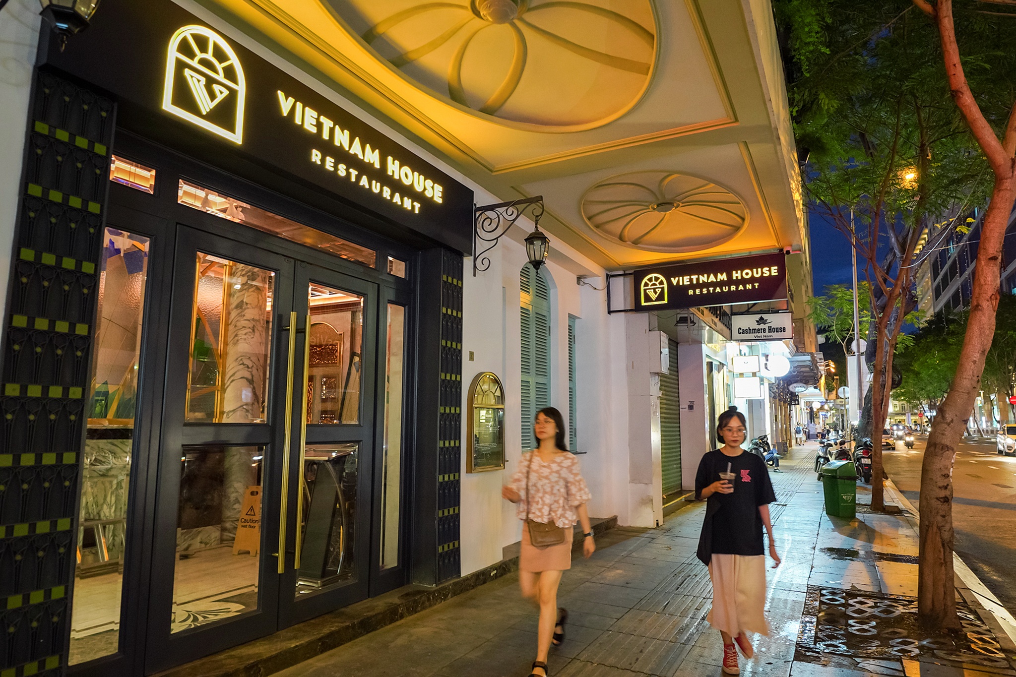 Duong Dong Khoi vang ve khac la anh 4