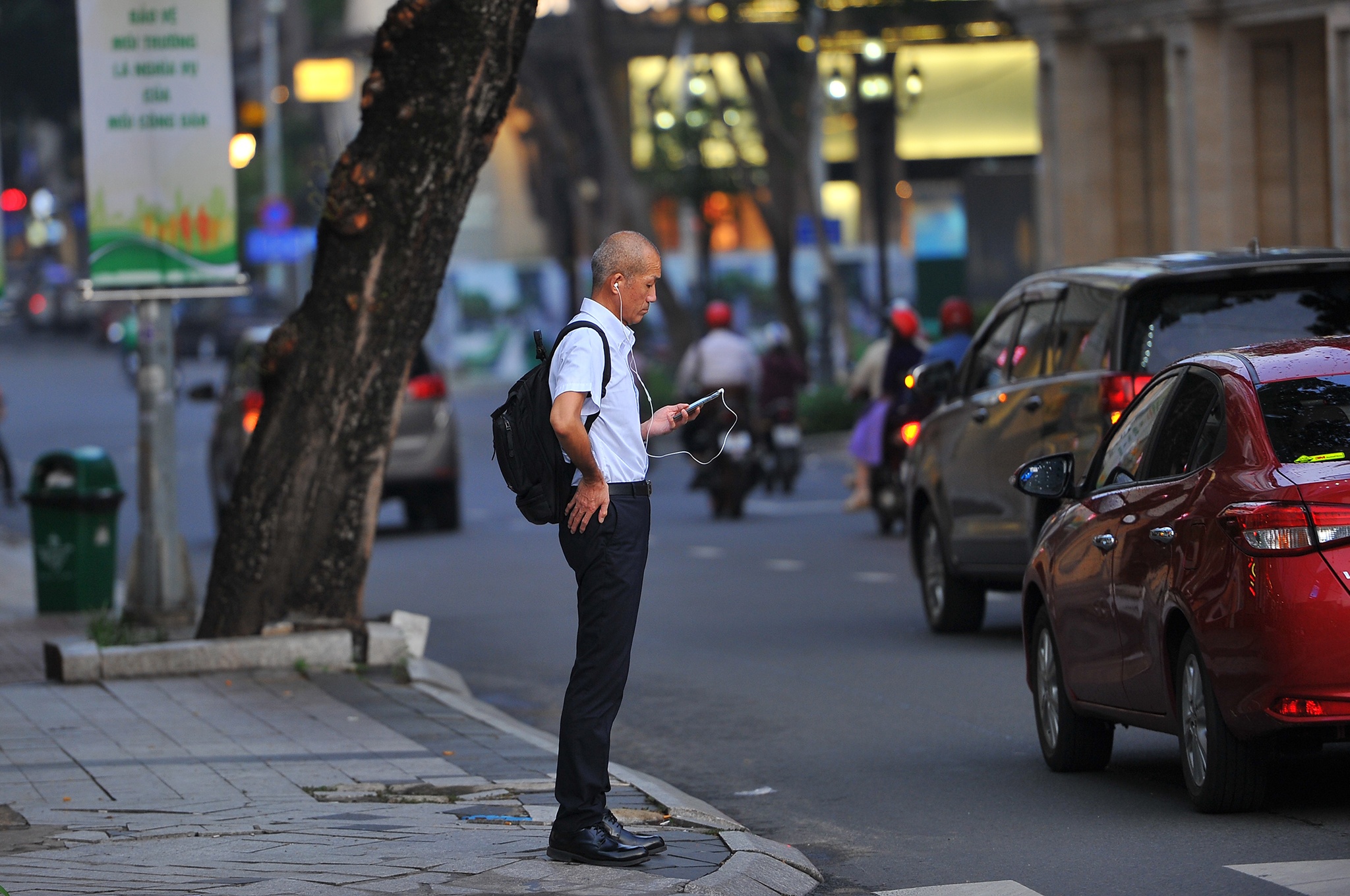 Duong Dong Khoi vang ve khac la anh 3