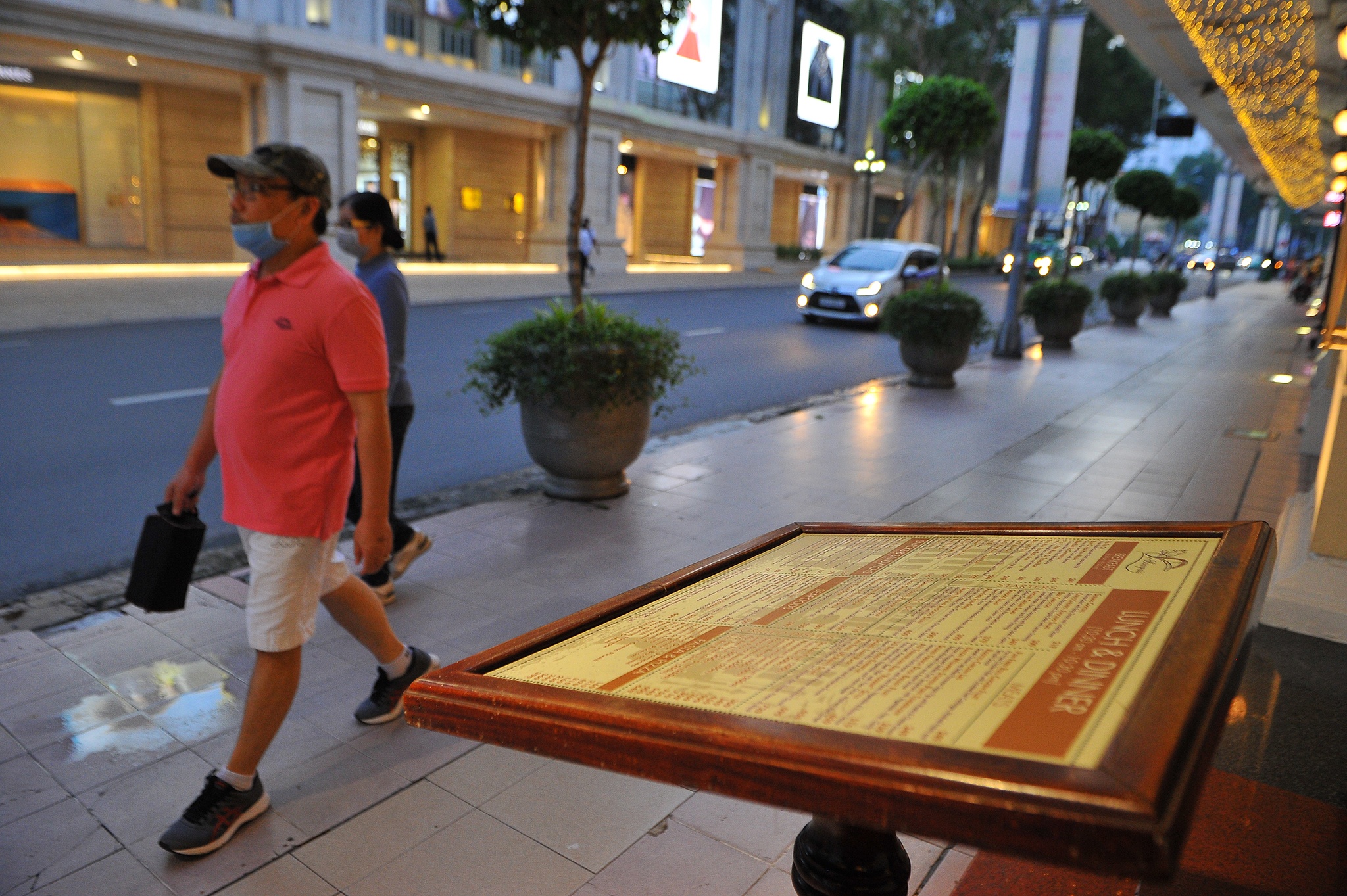 Duong '5 sao' giua TP.HCM vang ve khac la hinh anh