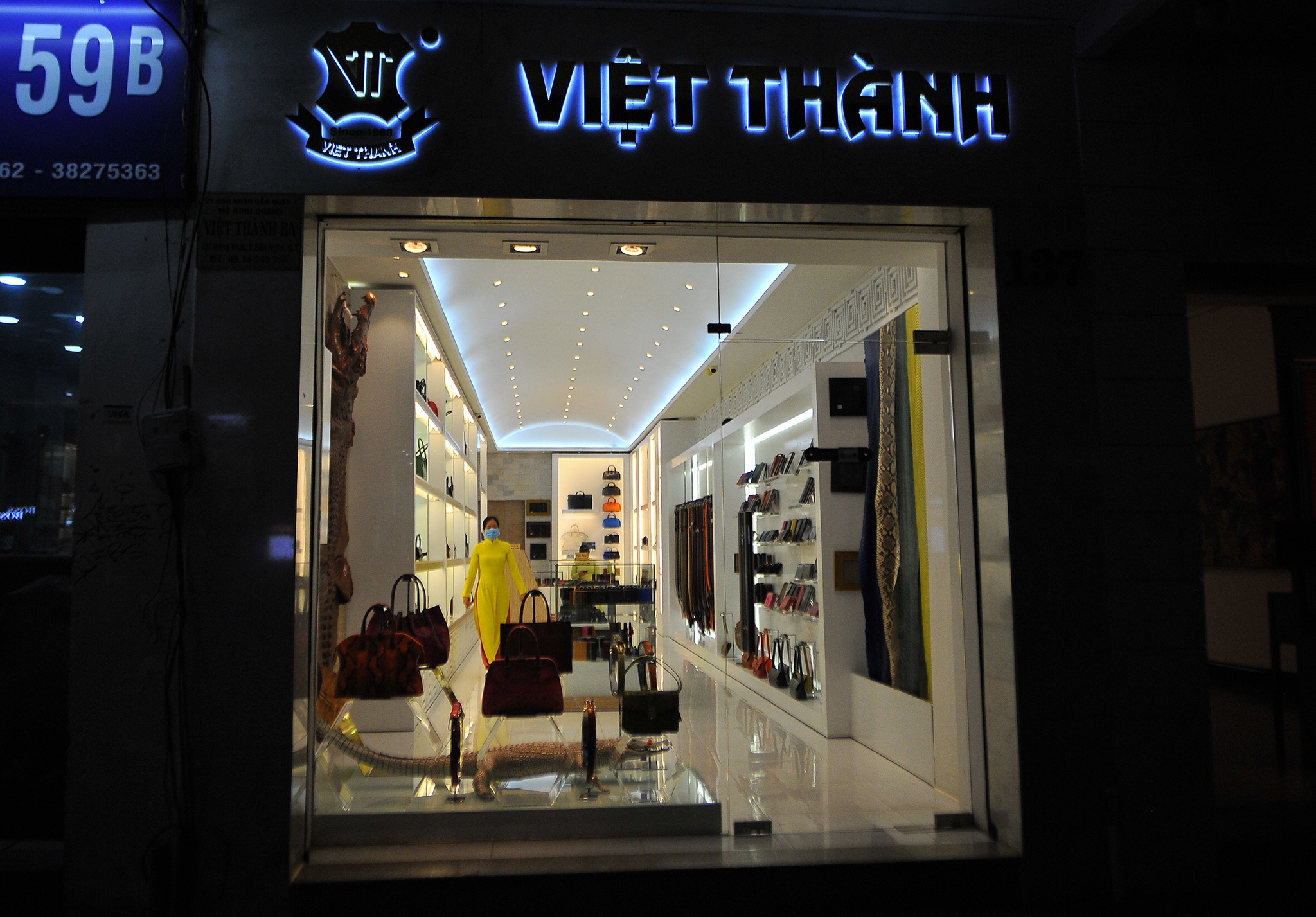 Duong Dong Khoi vang ve khac la anh 15