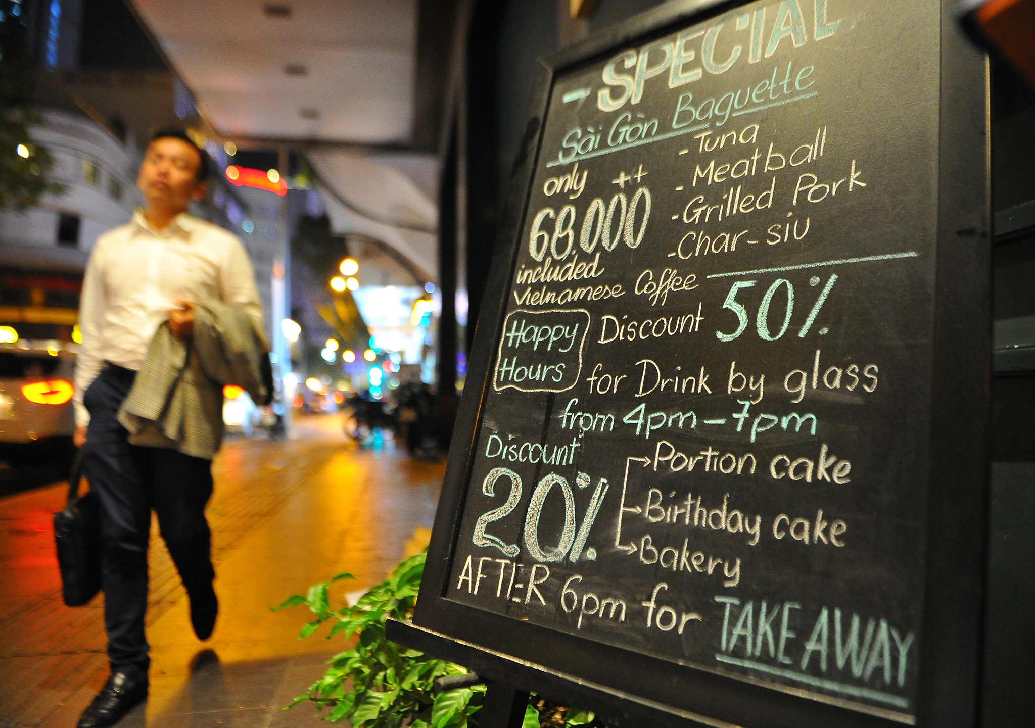 Duong Dong Khoi vang ve khac la anh 6