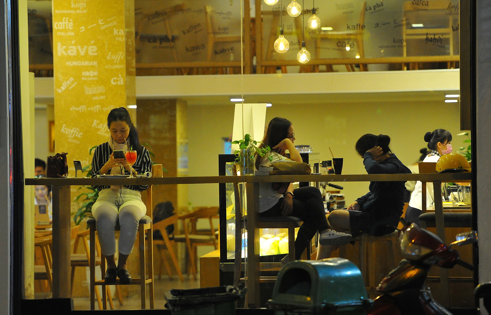 Duong Dong Khoi vang ve khac la anh 9