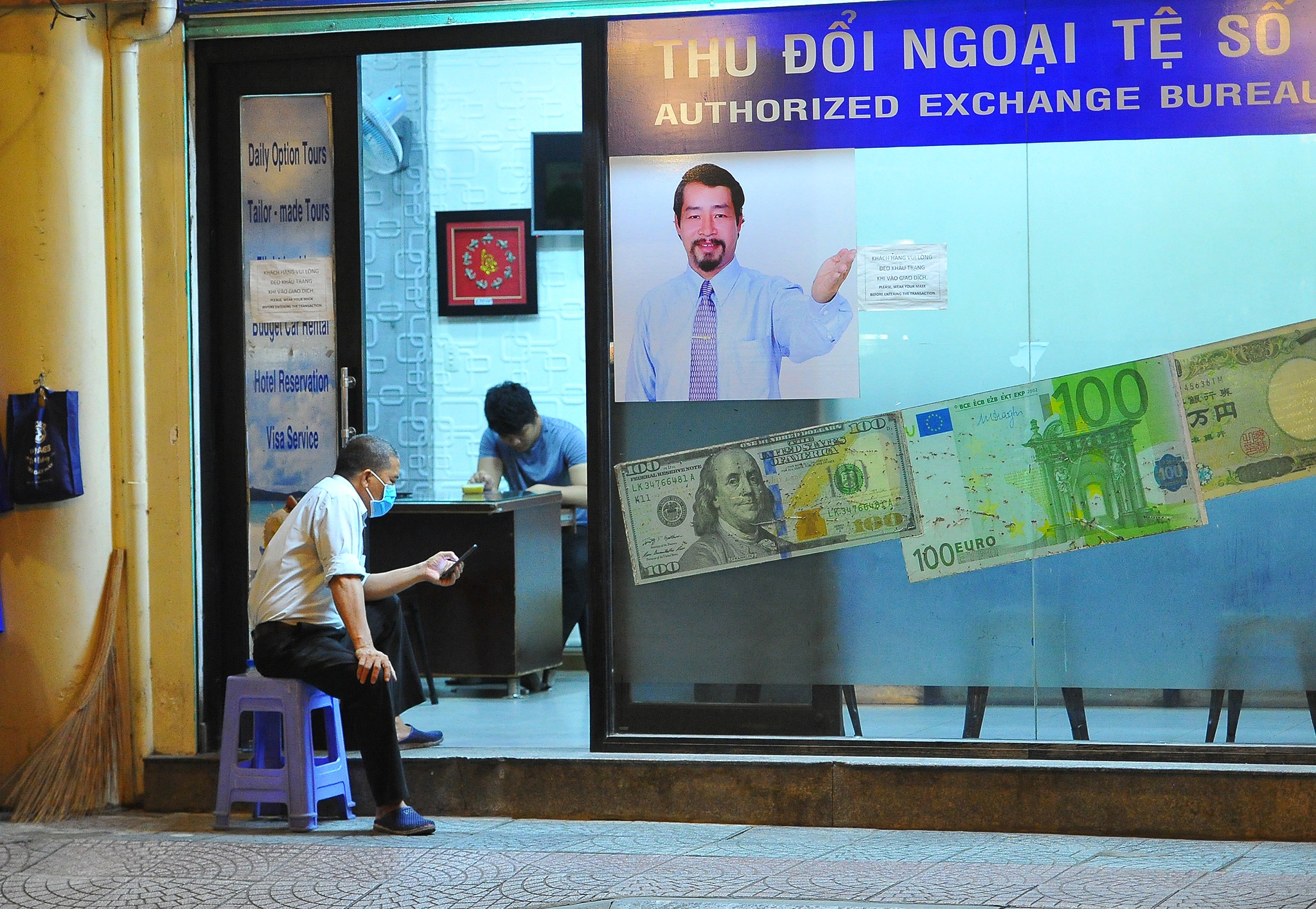 Duong Dong Khoi vang ve khac la anh 8