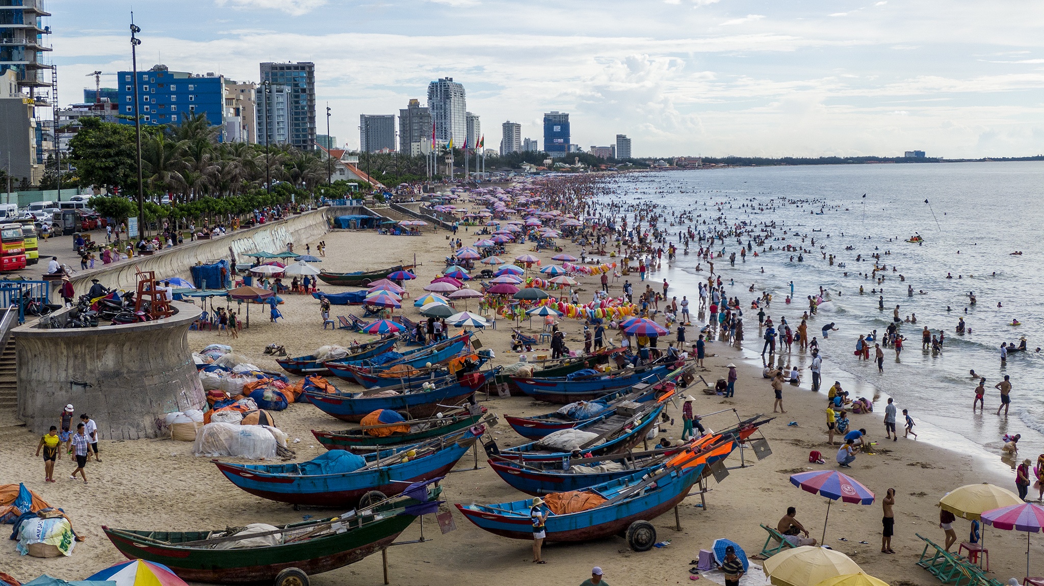 Can canh cho ca giua bai tam Vung Tau anh 2