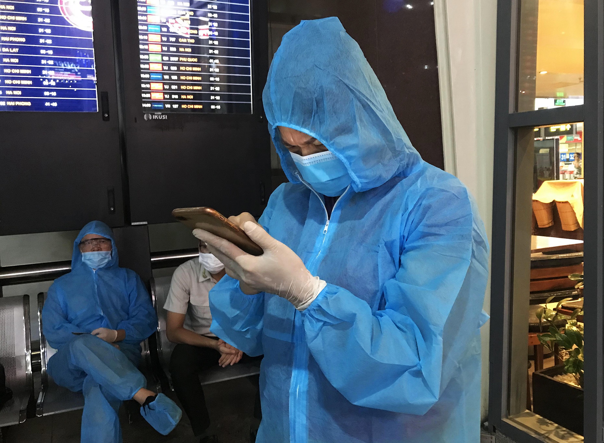 Dong nguoi chen chuc mua ve o san bay Da Nang anh 6