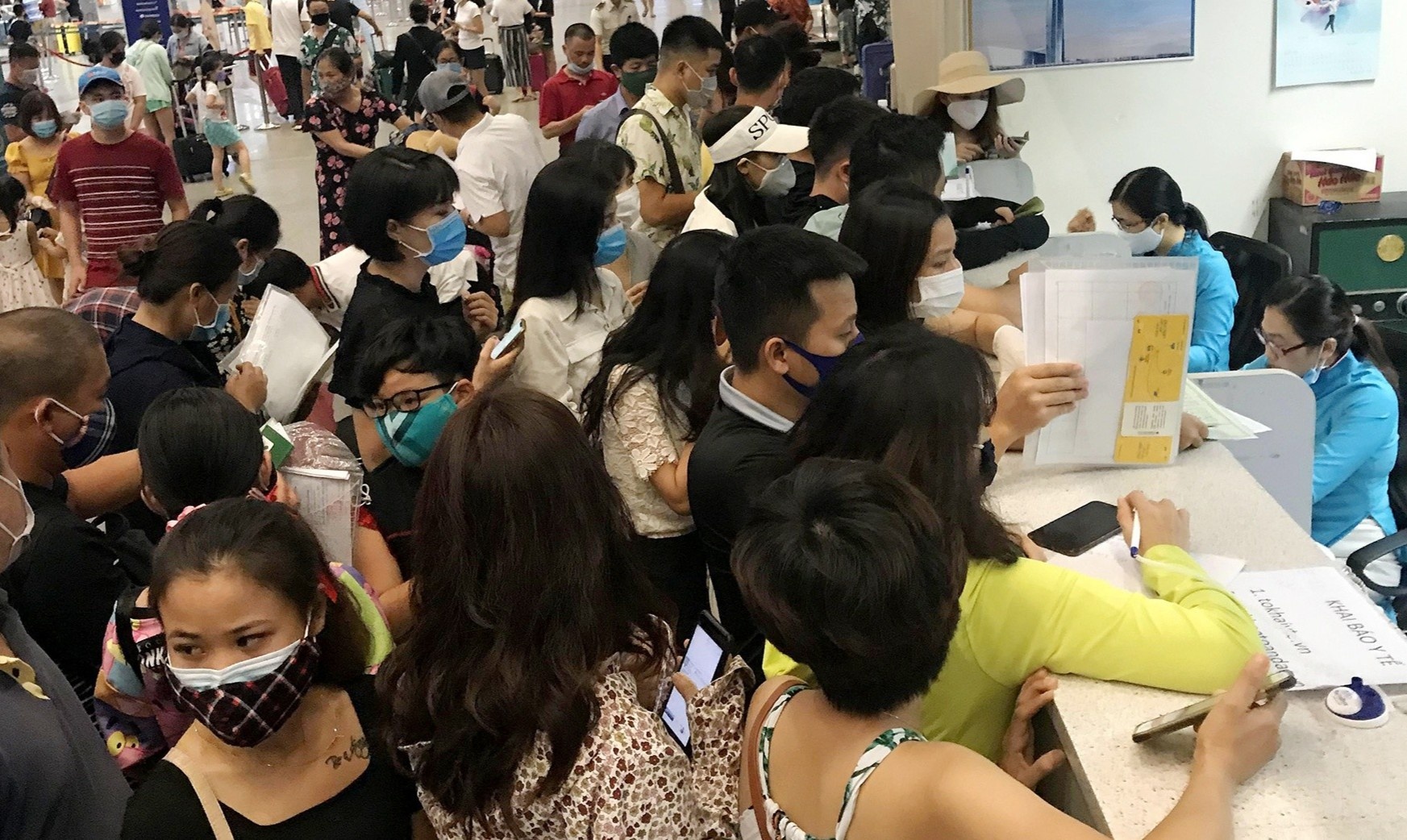 San bay Da Nang het ve truoc 0h, nhieu nguoi hut hang hinh anh