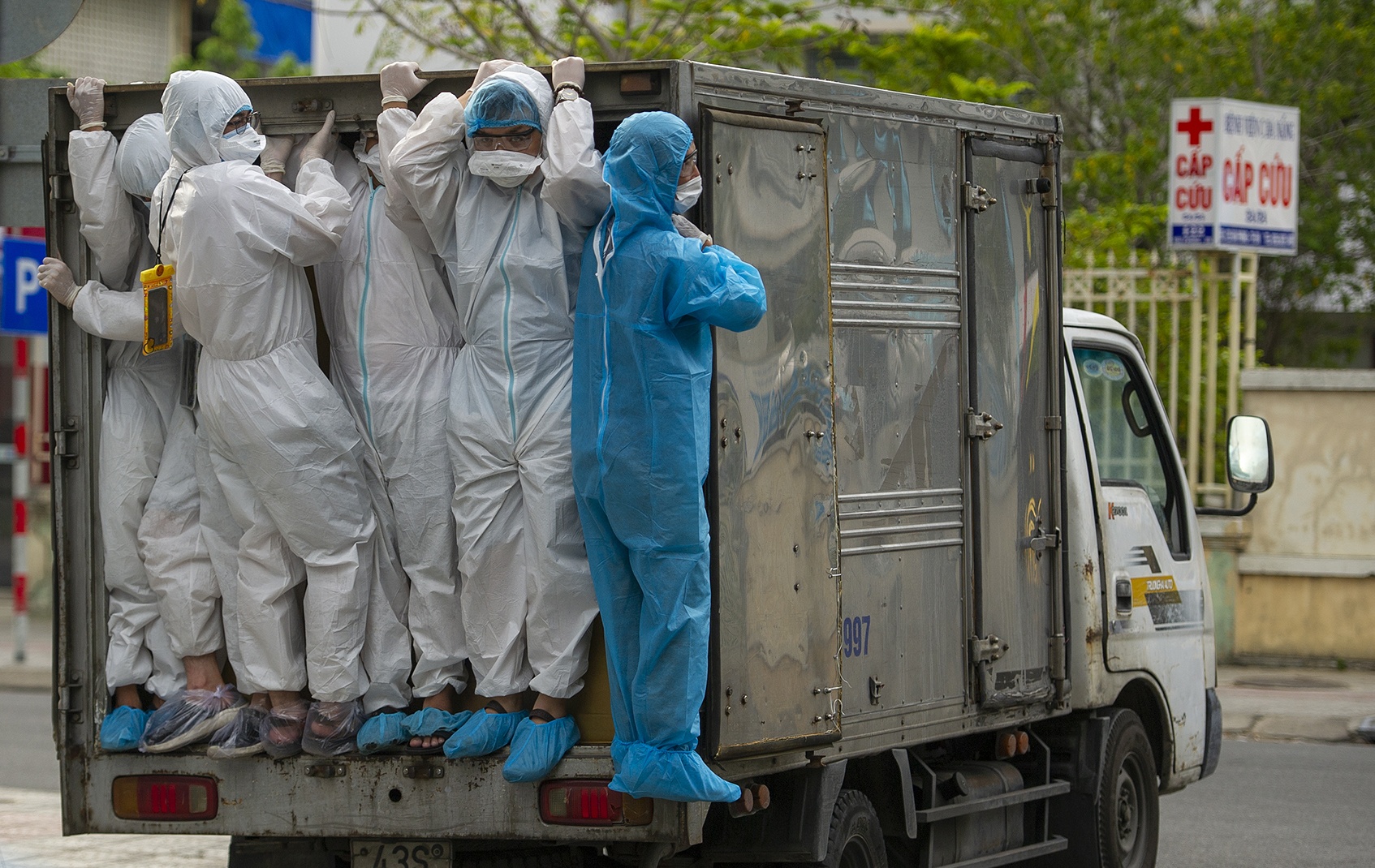 Chi vien hang hoa tai Benh vien C Da Nang hinh anh