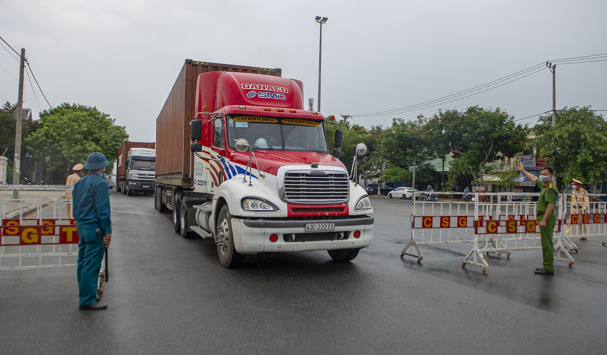 Chot chan cua ngo ra vao TP Da Nang anh 8