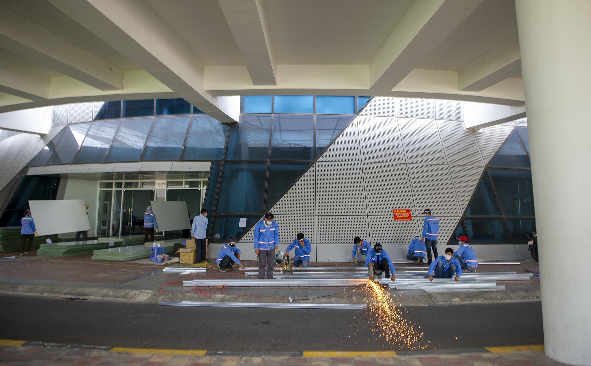 Thi cong benh vien da chien Da Nang anh 16