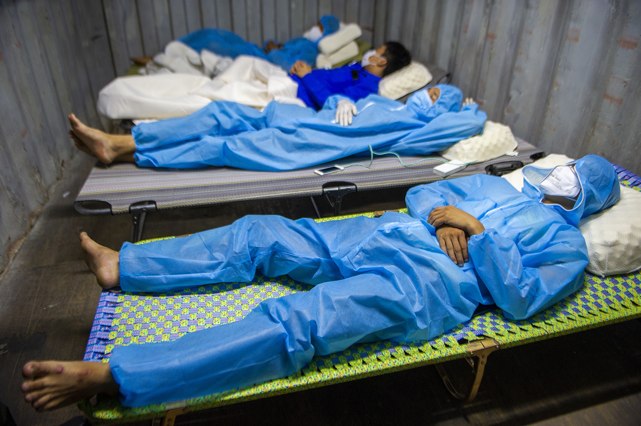 Trang dem canh chot phong toa Da Nang anh 18