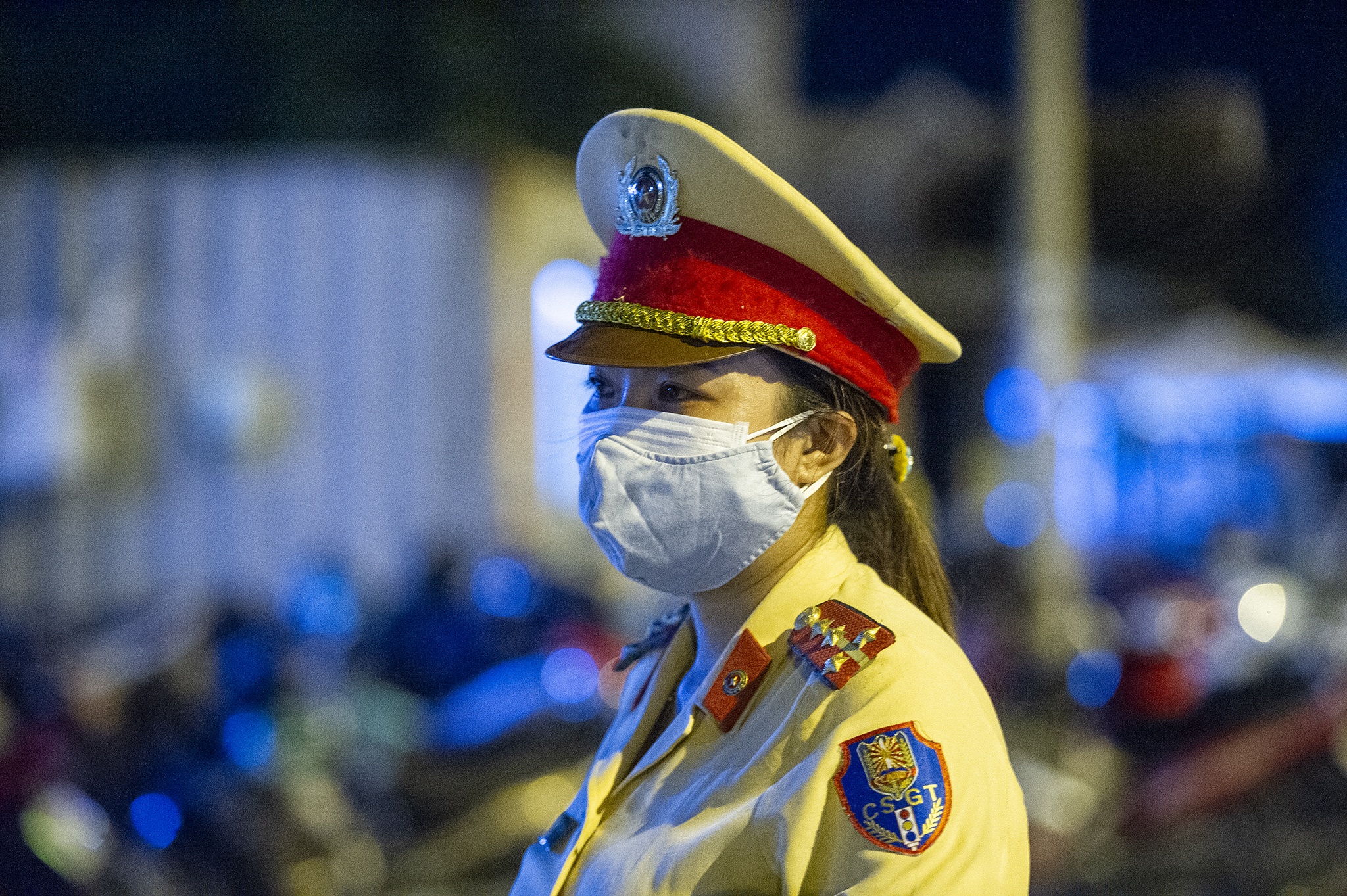 Trắng đêm canh chốt phong tỏa Đà Nẵng ảnh 4 Trang dem canh chot phong toa Da Nang anh 4