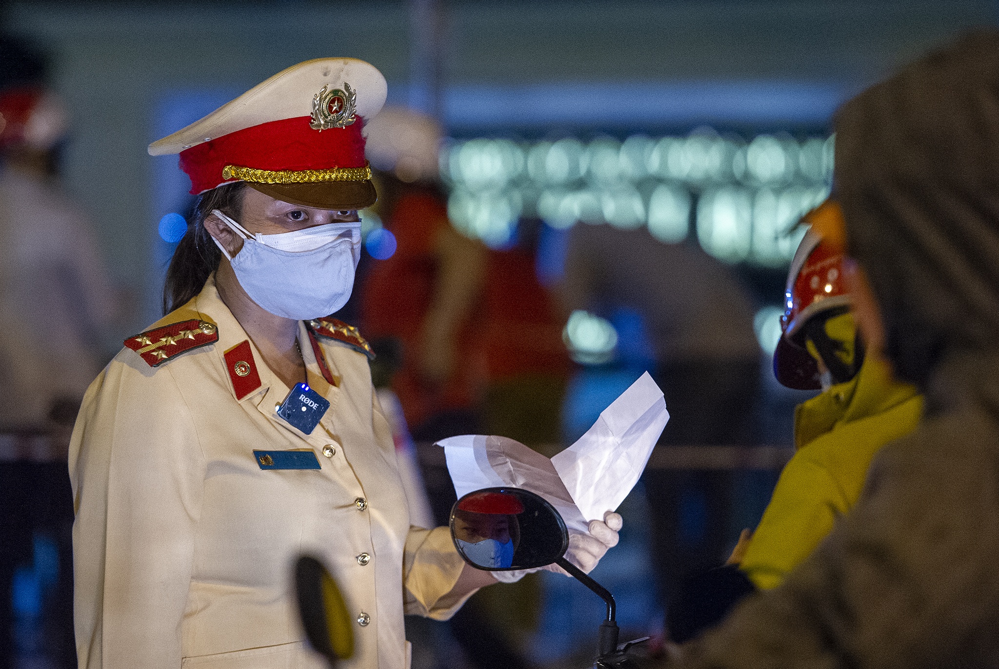 Trang dem canh chot phong toa Da Nang anh 2