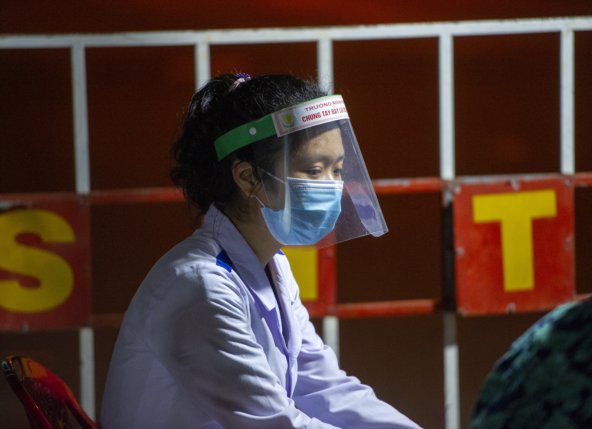 Trang dem canh chot phong toa Da Nang anh 9