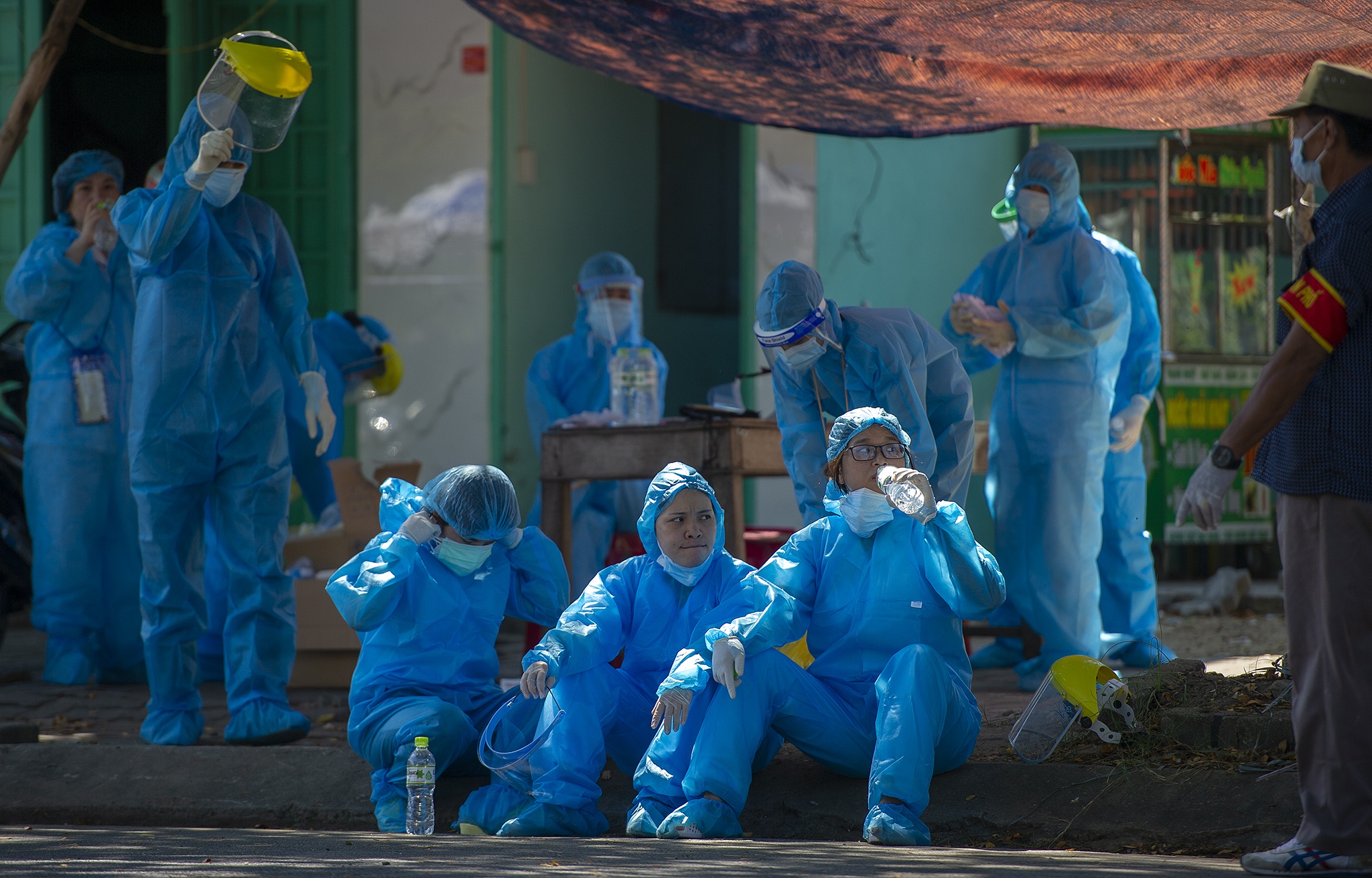 Xet nghiem Covid-19 trong cong dong anh 11