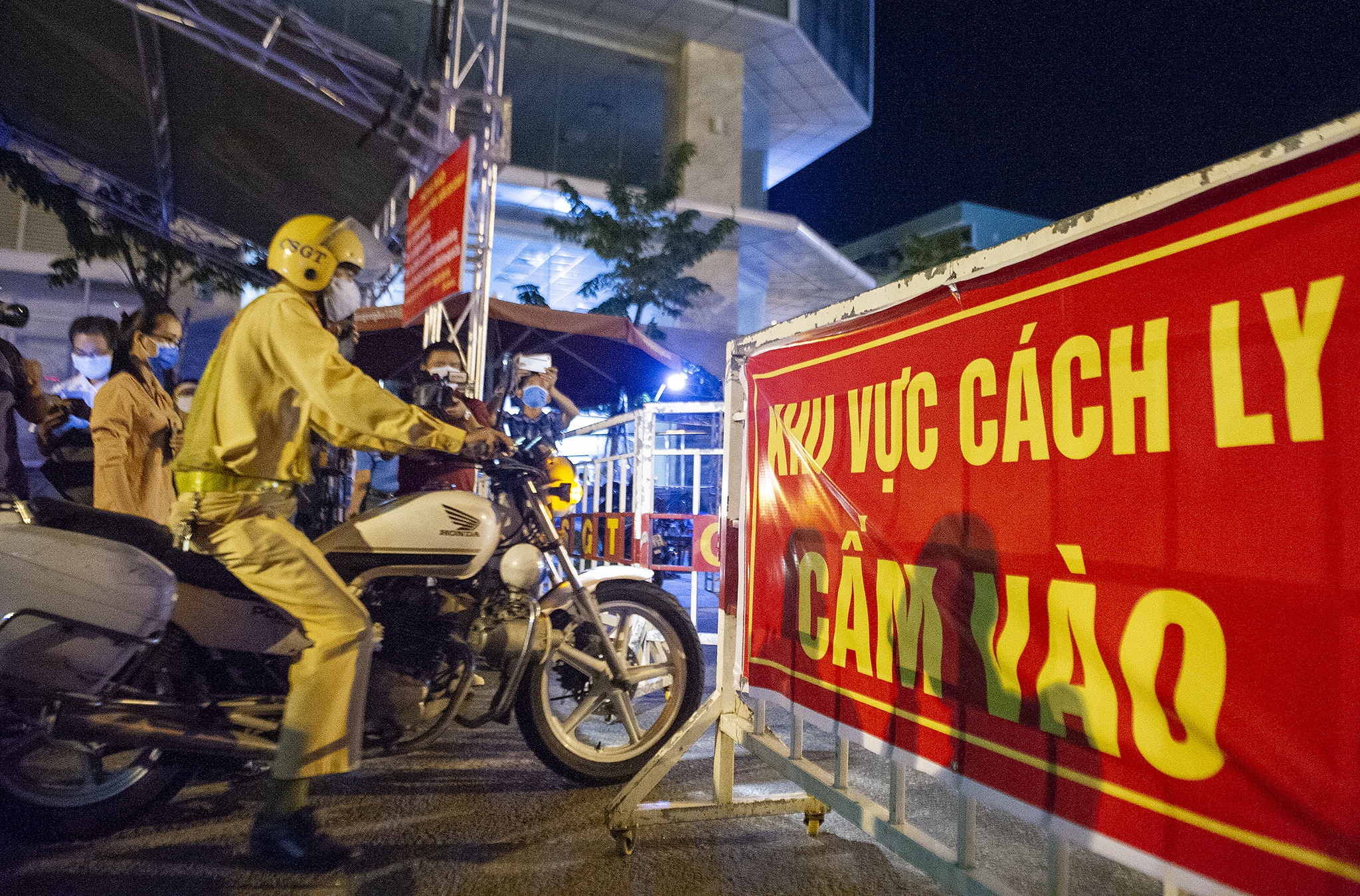 Do lenh phong toa Benh vien C Da Nang anh 7