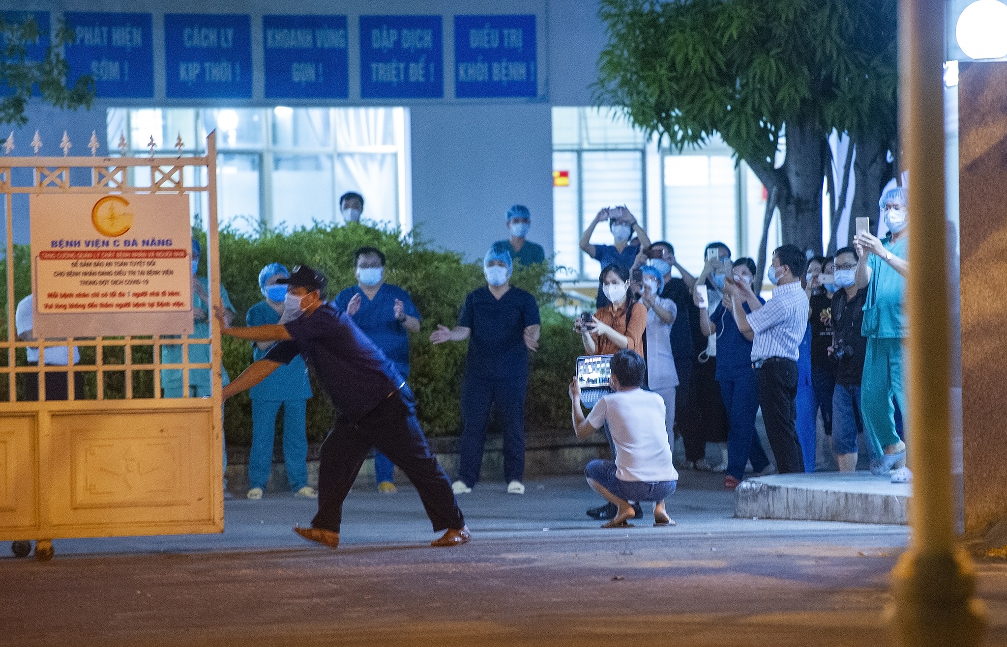 Do lenh phong toa Benh vien C Da Nang anh 2