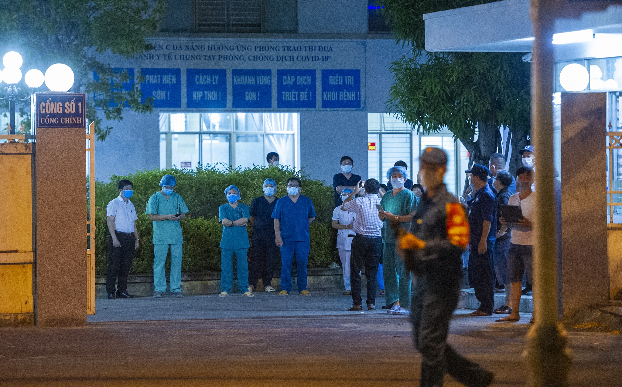 Do lenh phong toa Benh vien C Da Nang anh 4