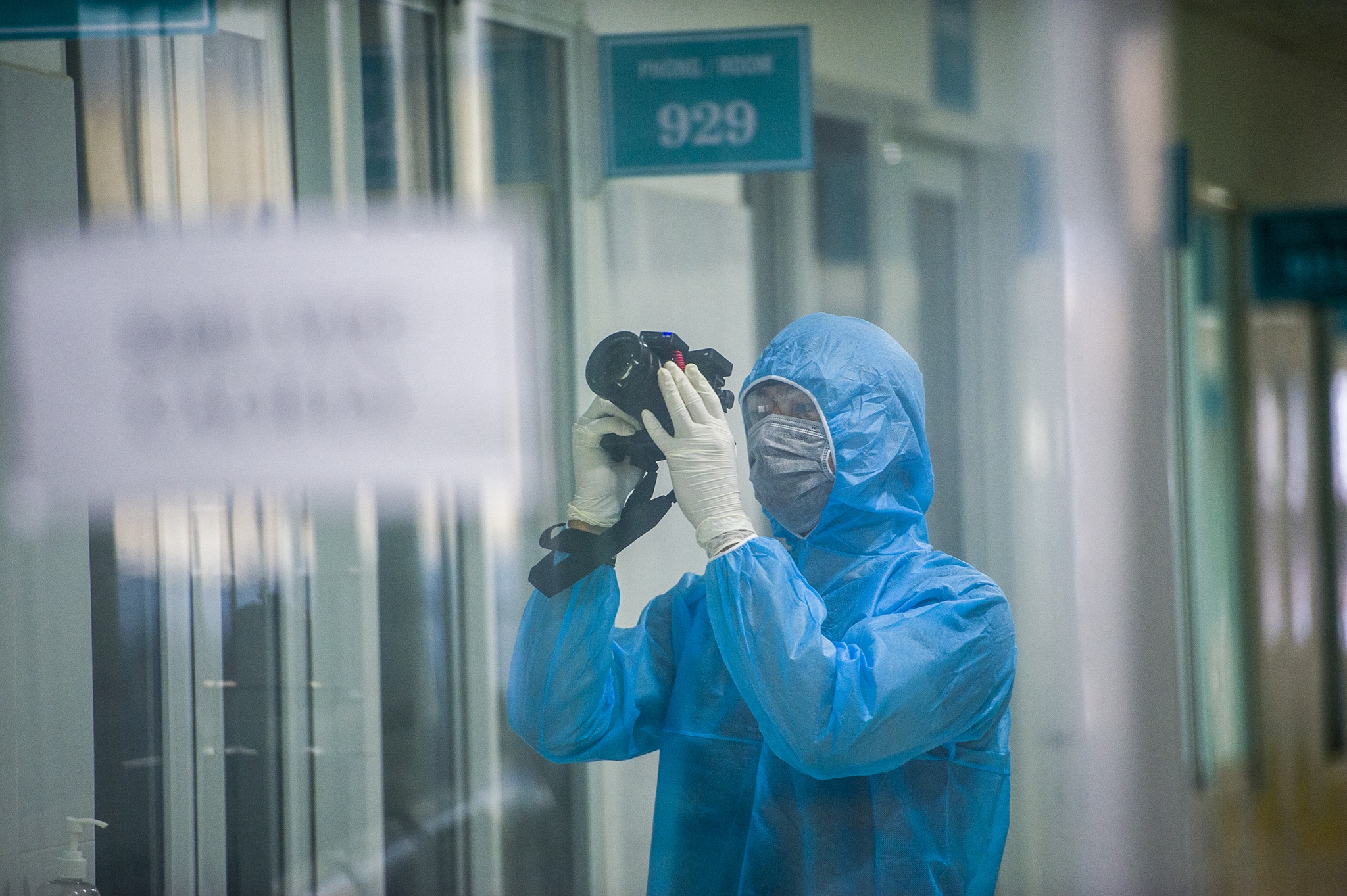 Bac si cong an dieu tri Covid-19 anh 4