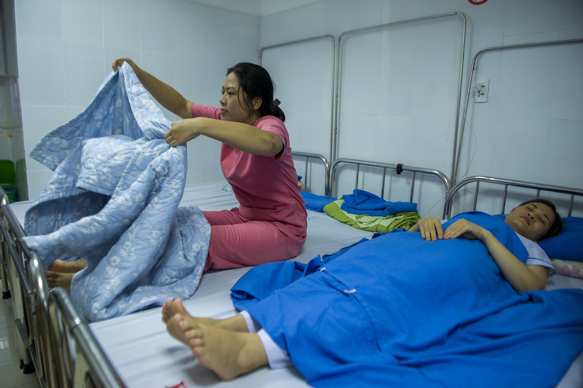 Bac si cong an dieu tri Covid-19 anh 19