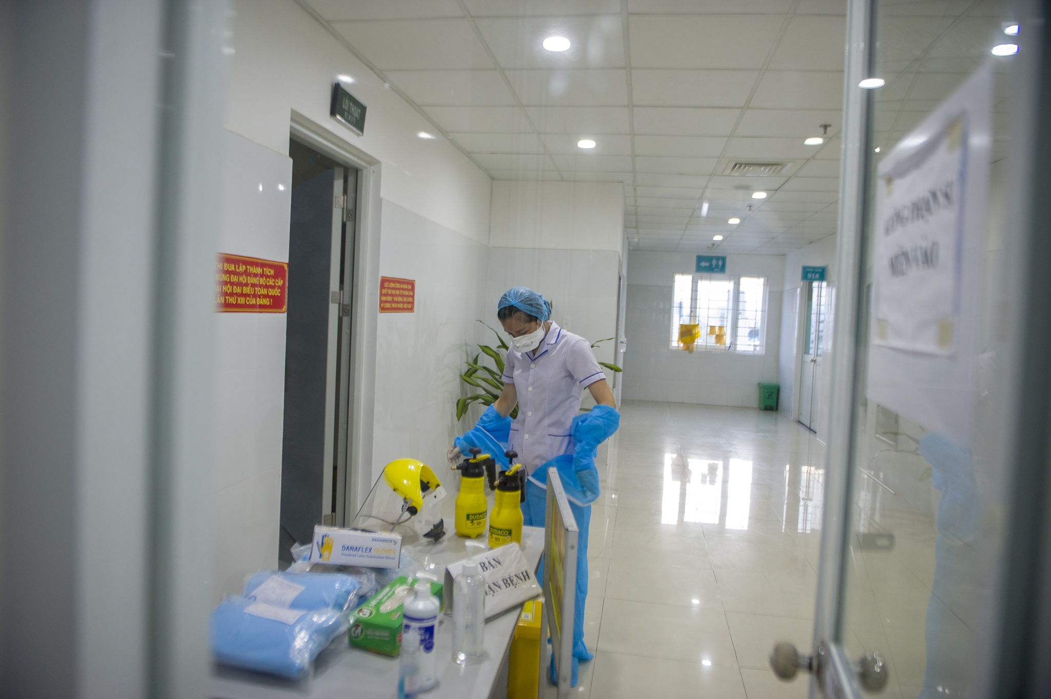 Bac si cong an dieu tri Covid-19 anh 13