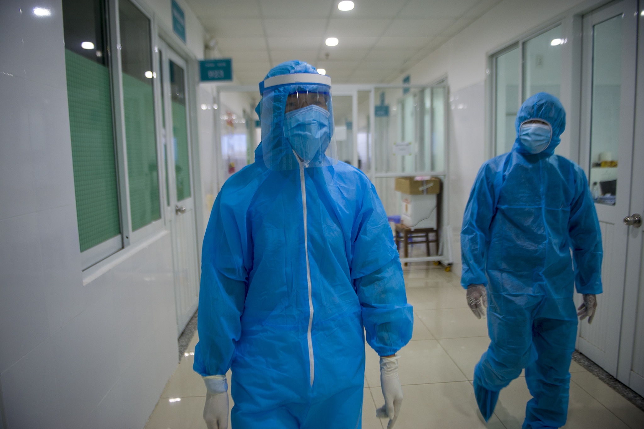 Bac si cong an dieu tri Covid-19 anh 6