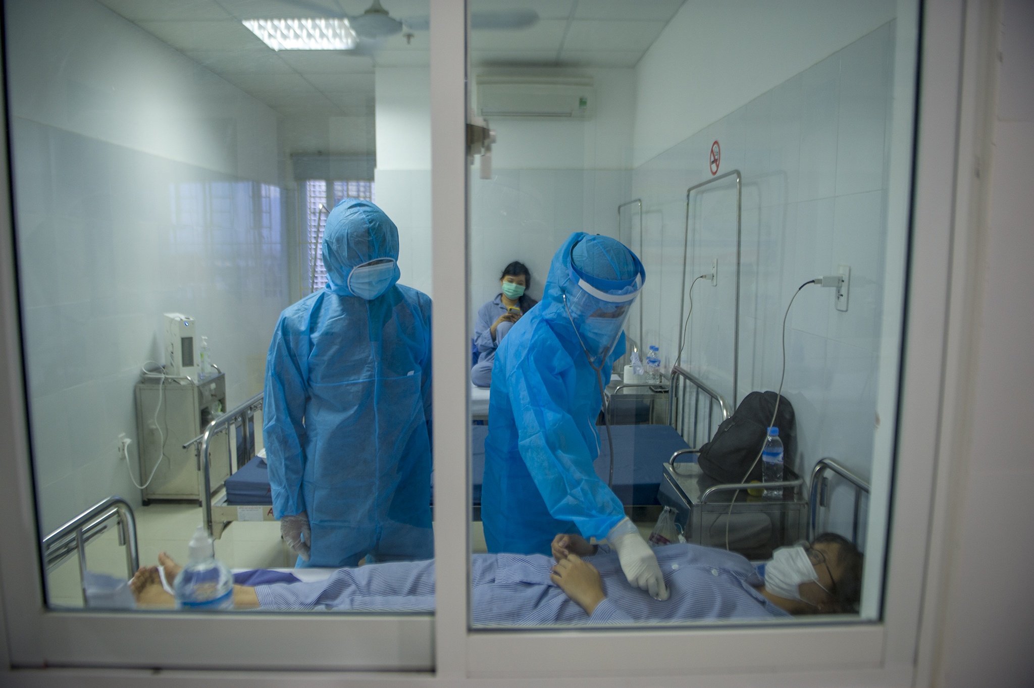 Bác sĩ công an điều trị Covid-19 ảnh 1 Bac si cong an dieu tri Covid-19 anh 1