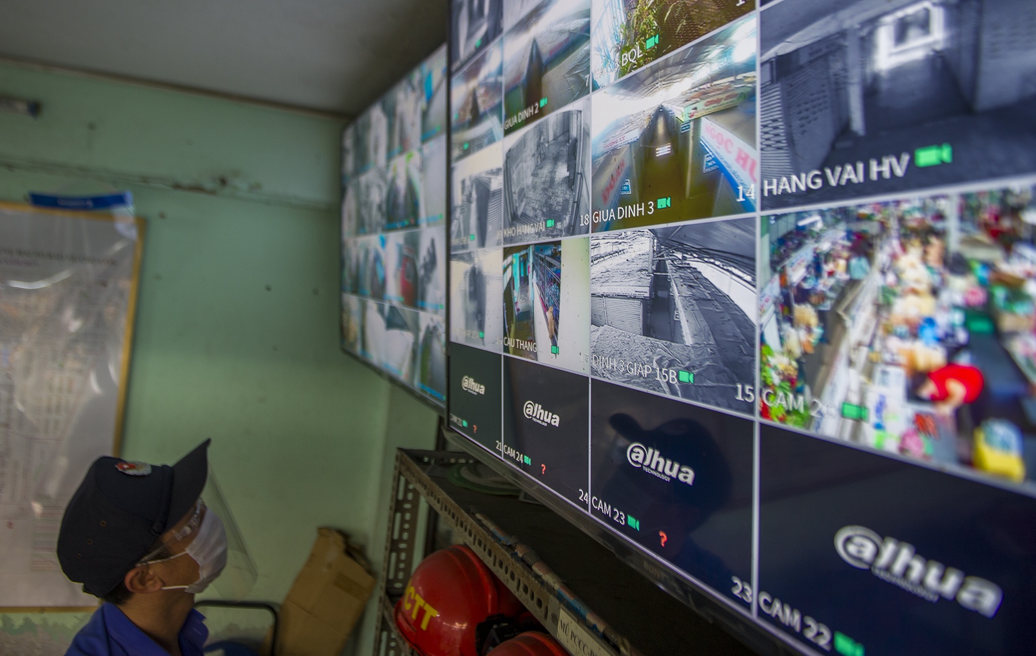 Nguoi dan dung the di cho anh 10