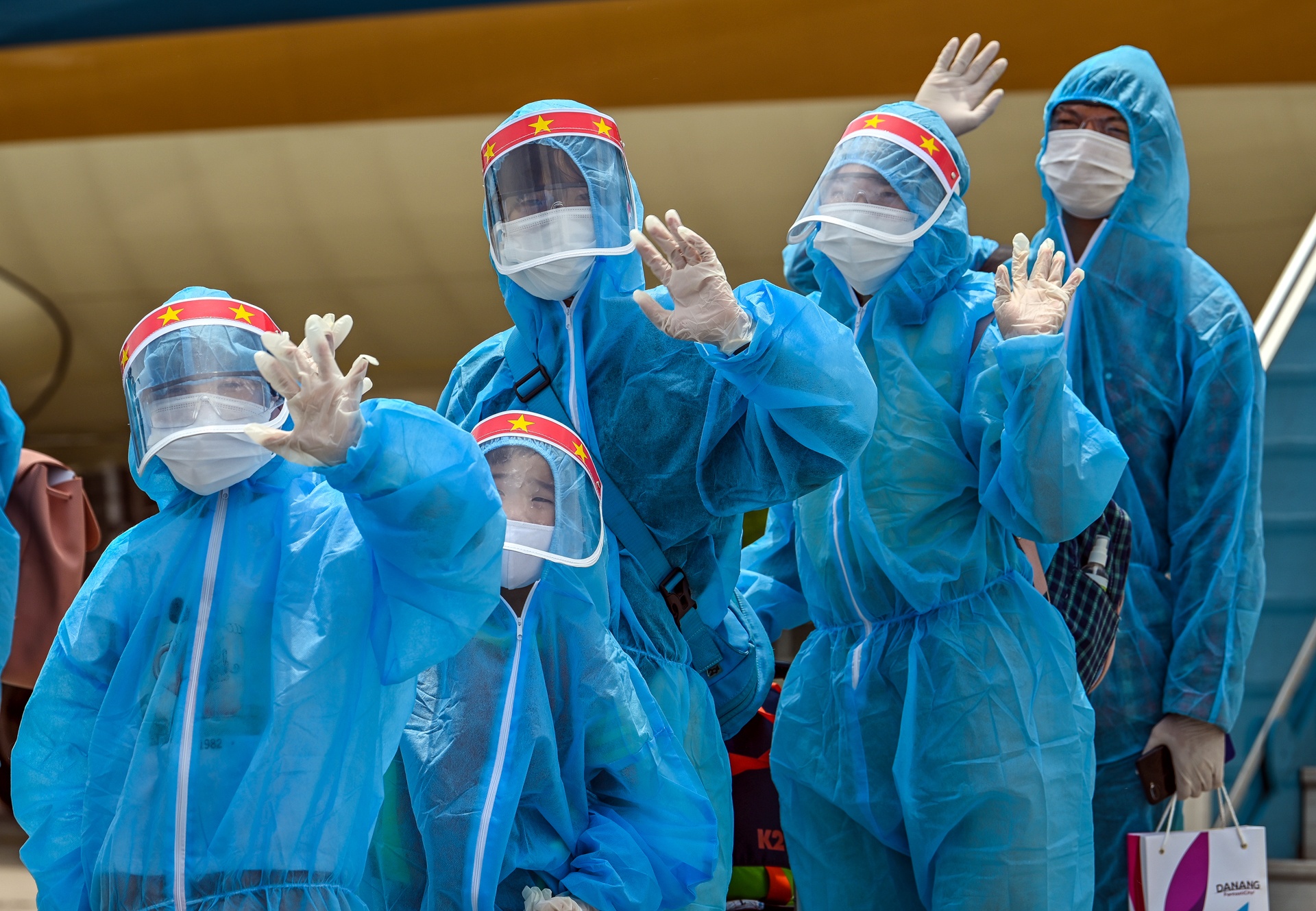 202 khach mac ket tu Da Nang ve den Ha Noi hinh anh