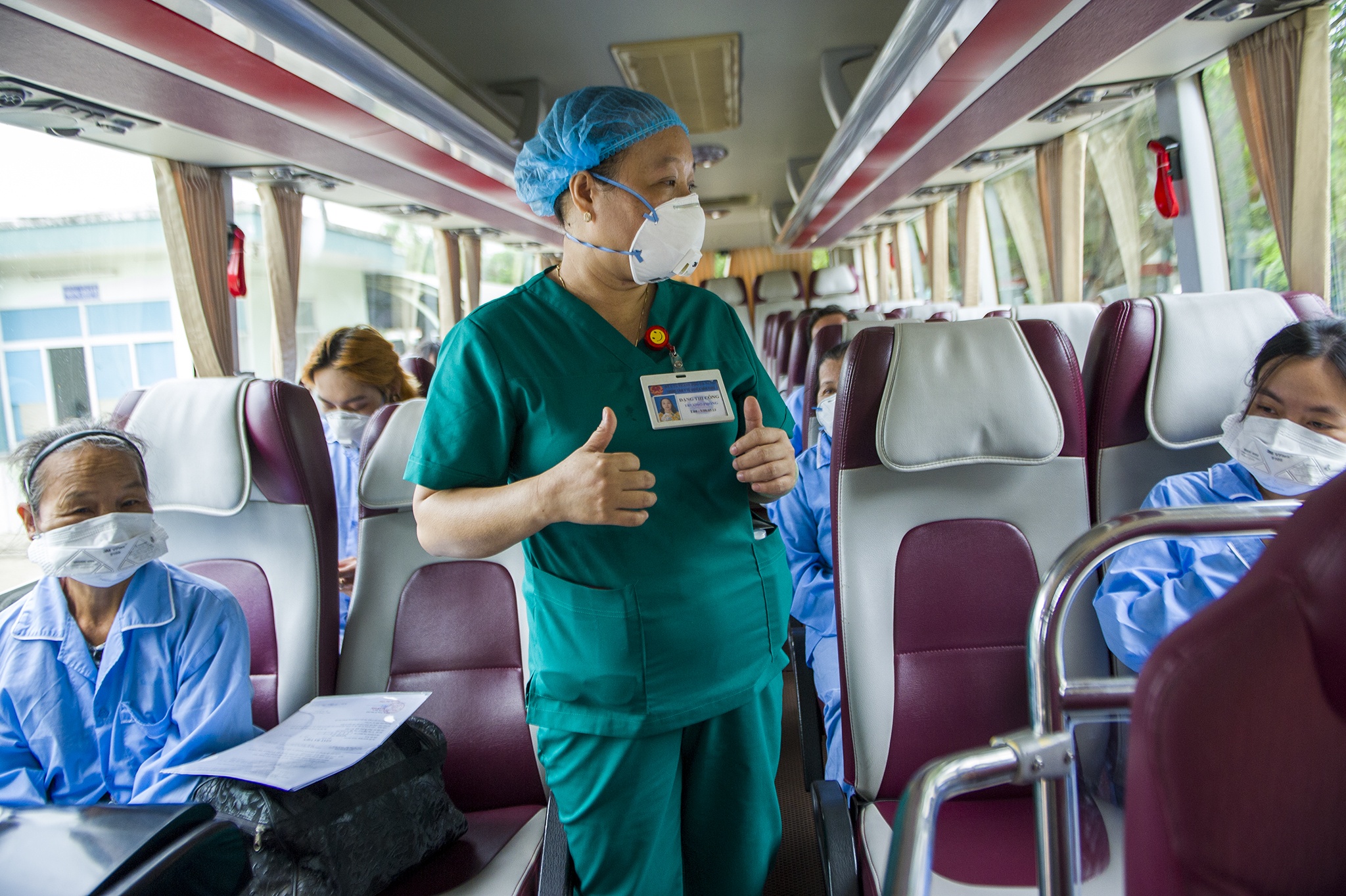 benh nhan Covid-1 xuat vien anh 8