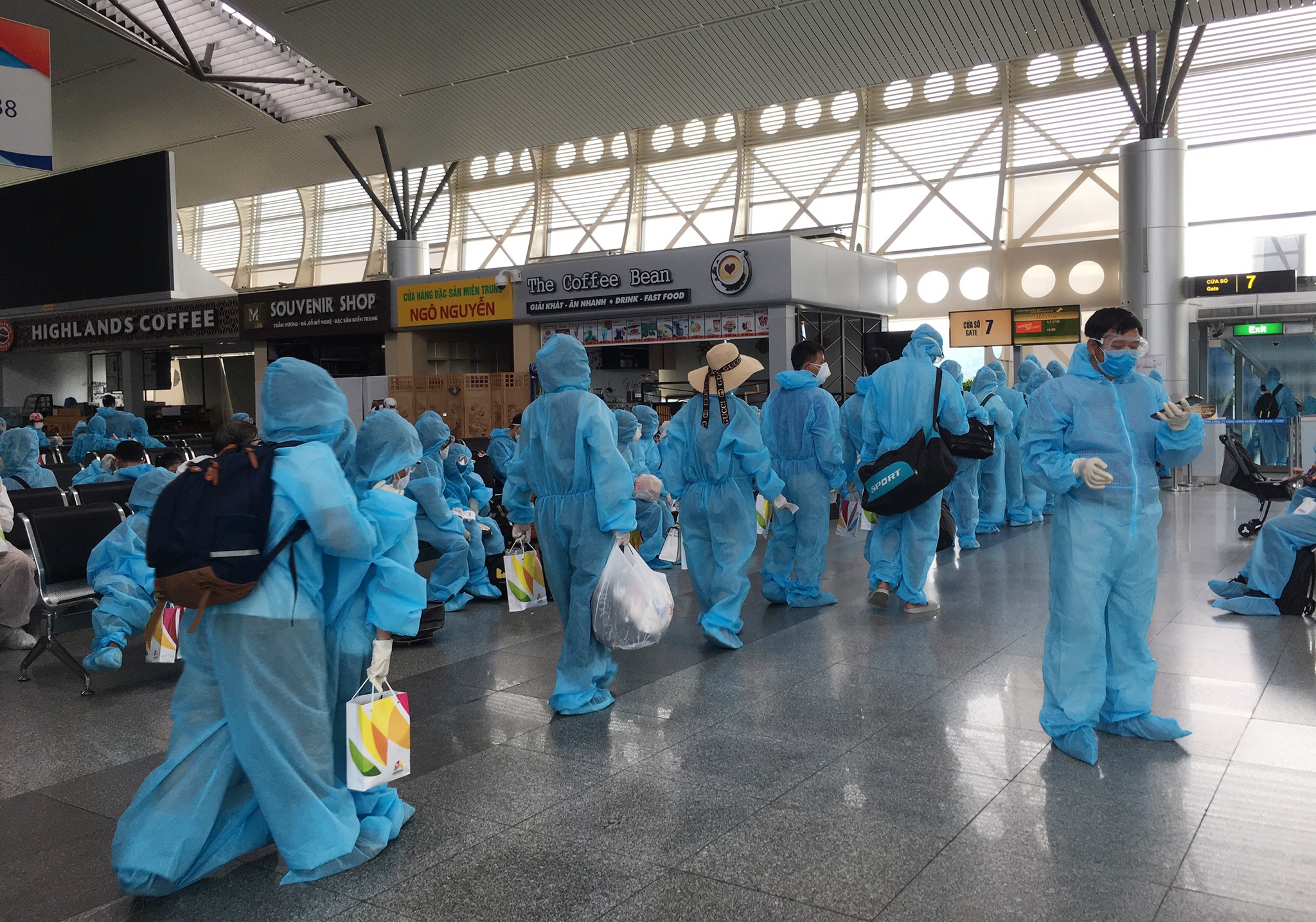 Du khach Ha Noi roi TP Da Nang anh 16