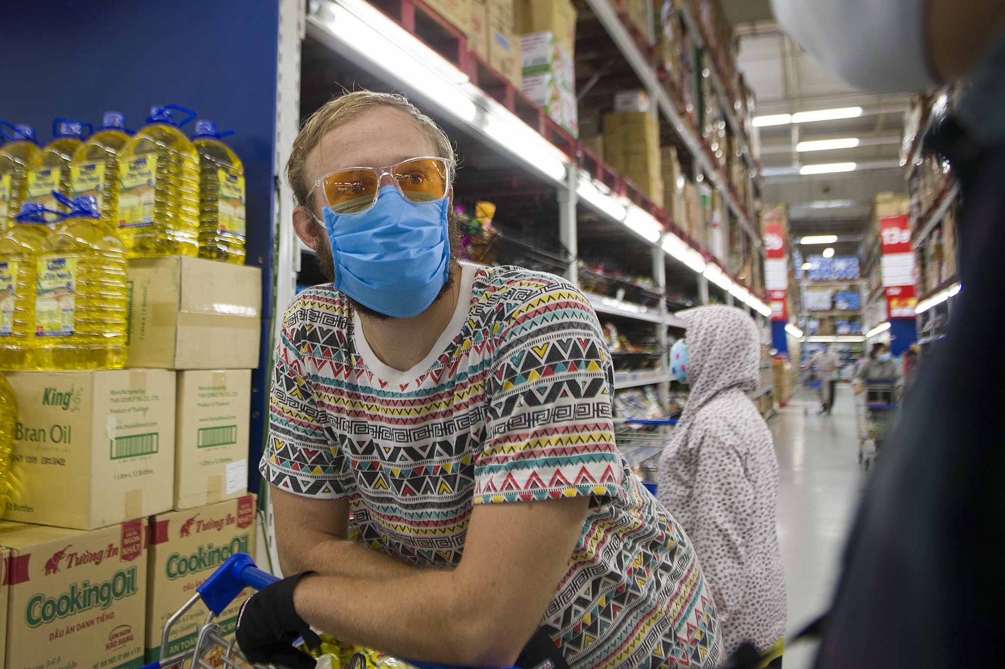 Trao hang vien tro cho dan ngheo chong dich anh 5