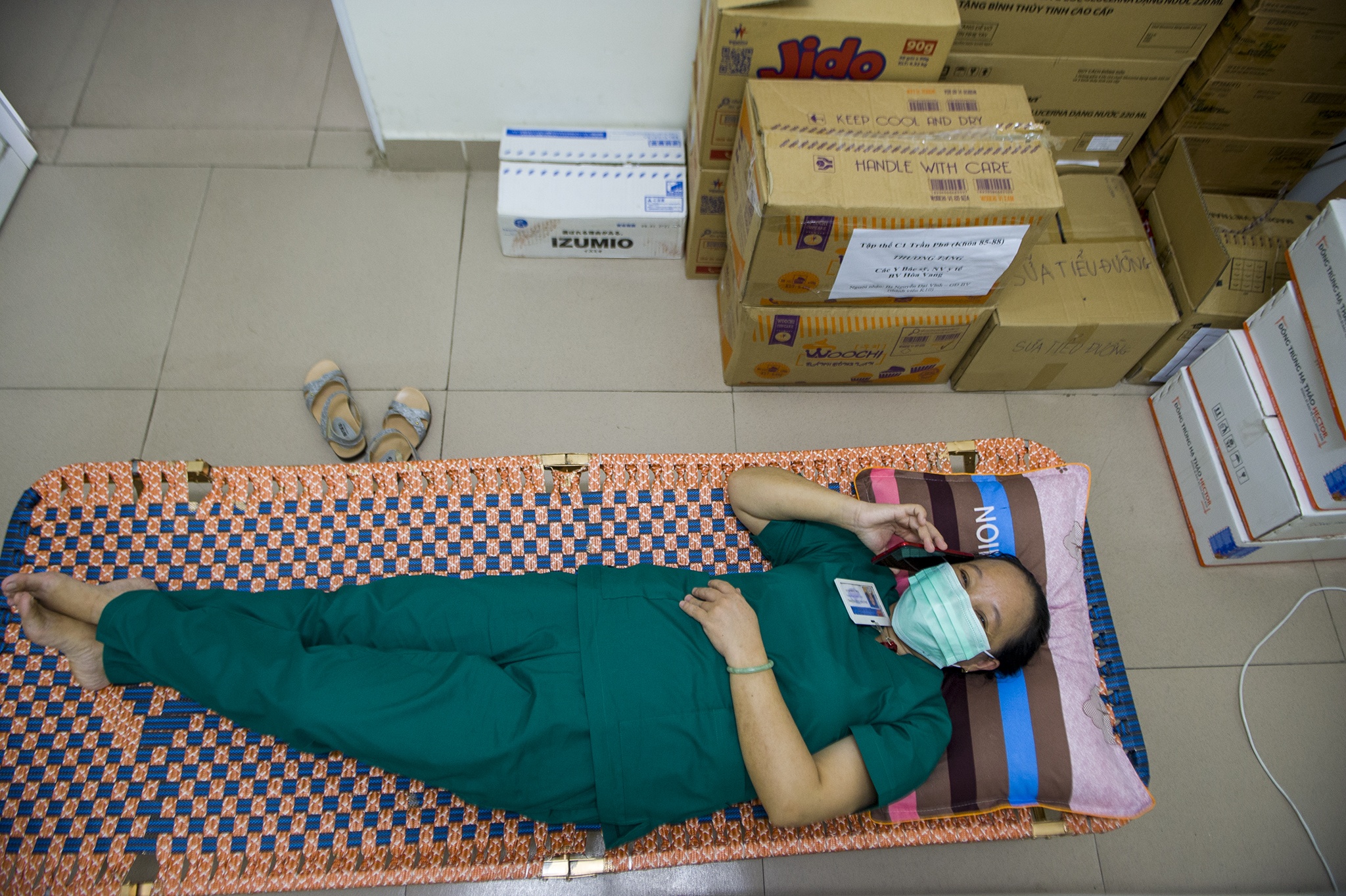 Nữ điều dưỡng chăm sóc bệnh nhân Covid-19 ảnh 14 Nu dieu duong cham soc benh nhan Covid-19 anh 14