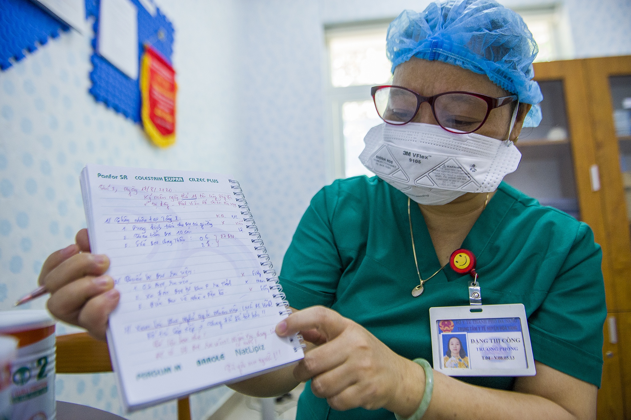 Nữ điều dưỡng chăm sóc bệnh nhân Covid-19 ảnh 1 Nu dieu duong cham soc benh nhan Covid-19 anh 1
