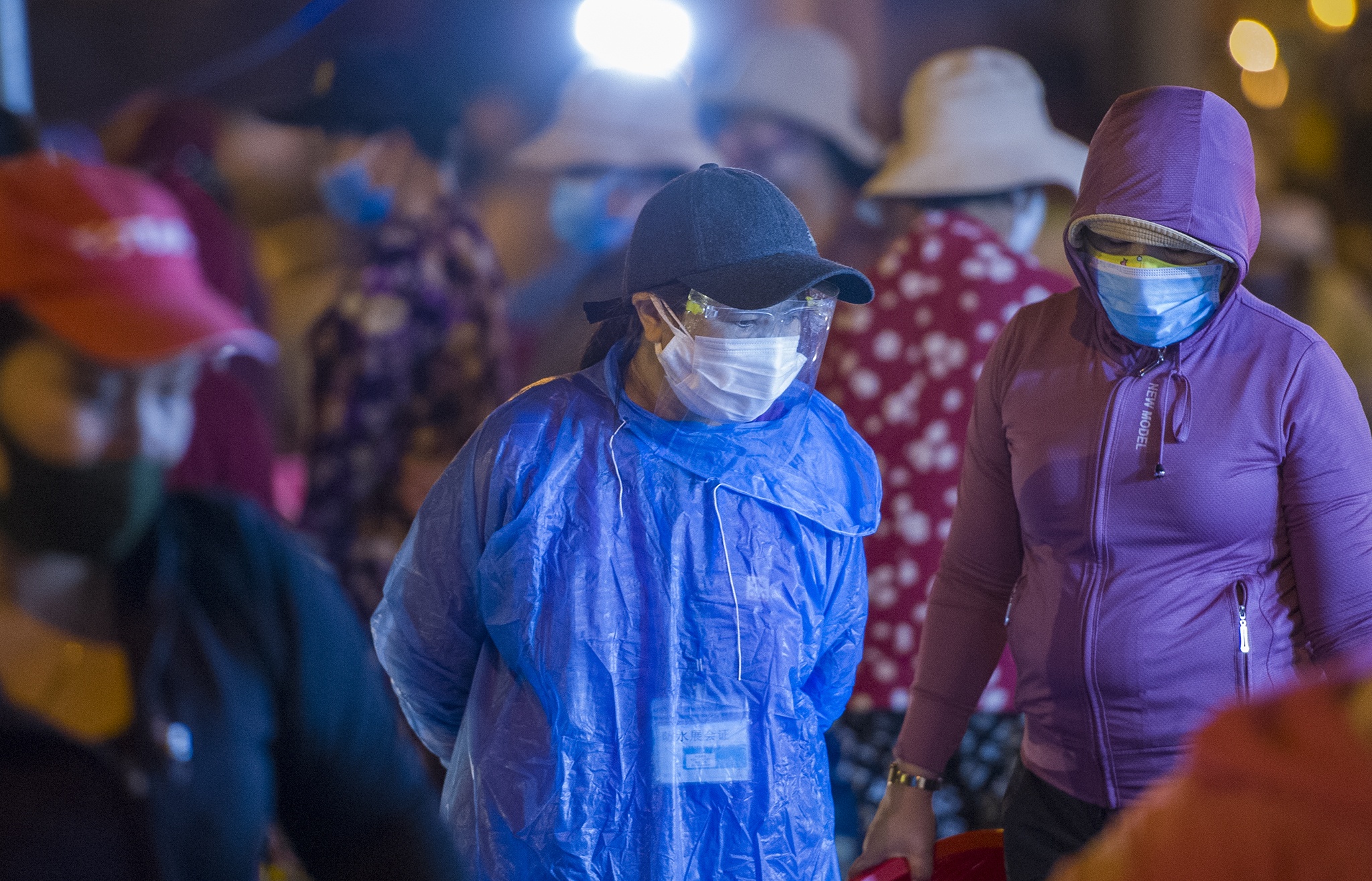 Cang ca lon nhat mien Trung nhon nhip anh 5