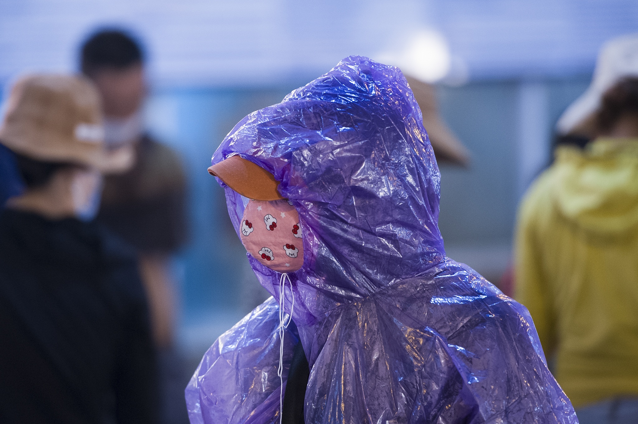 Cang ca lon nhat mien Trung nhon nhip anh 6