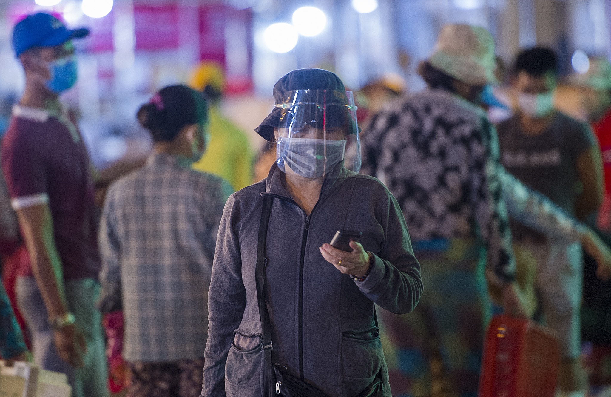 Cang ca lon nhat mien Trung nhon nhip anh 7