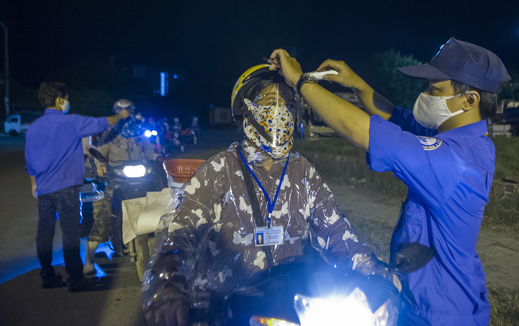 Cang ca lon nhat mien Trung nhon nhip anh 2