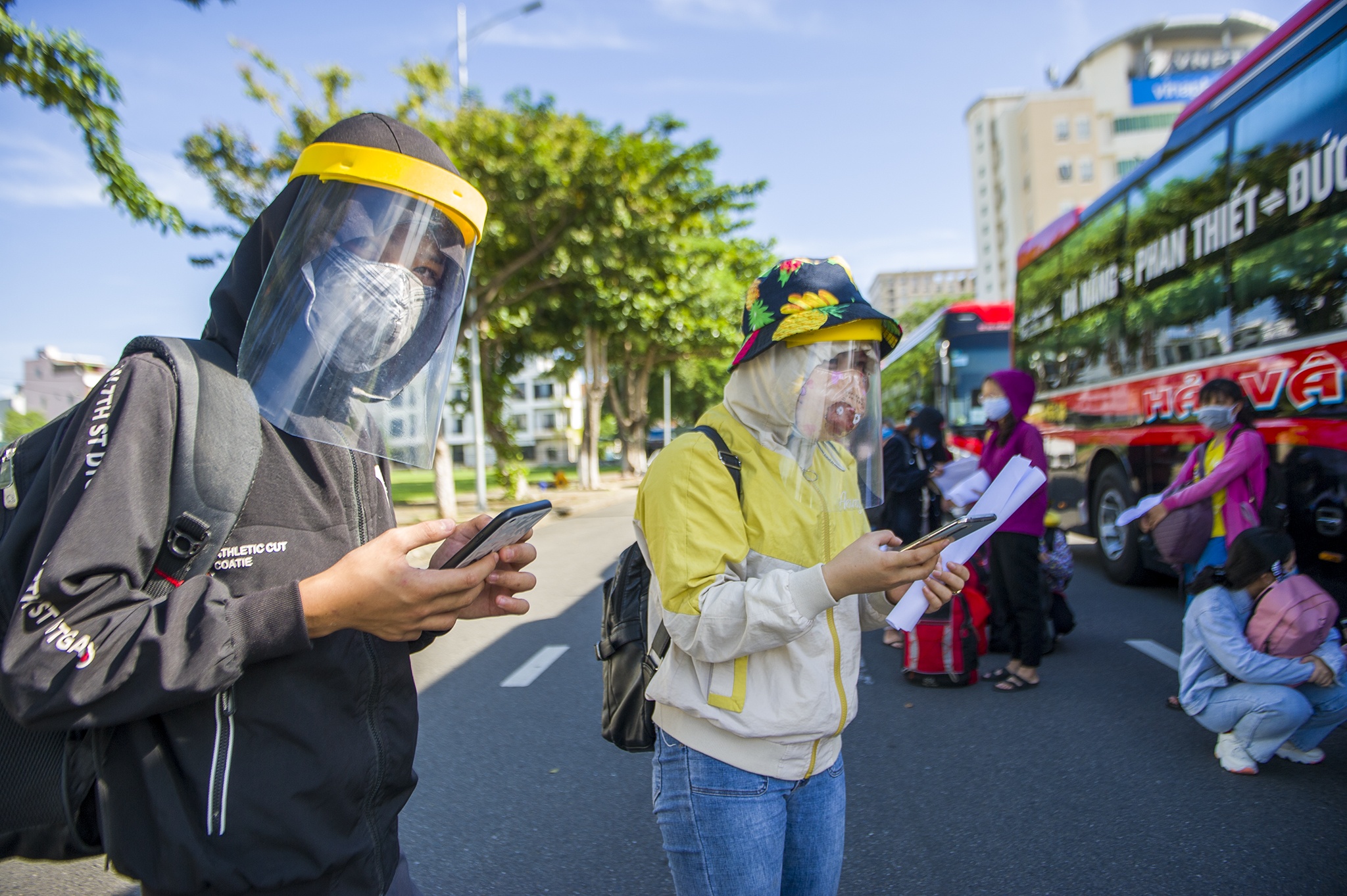 Hon 700 nguoi ket o Da Nang duoc ve nha hinh anh
