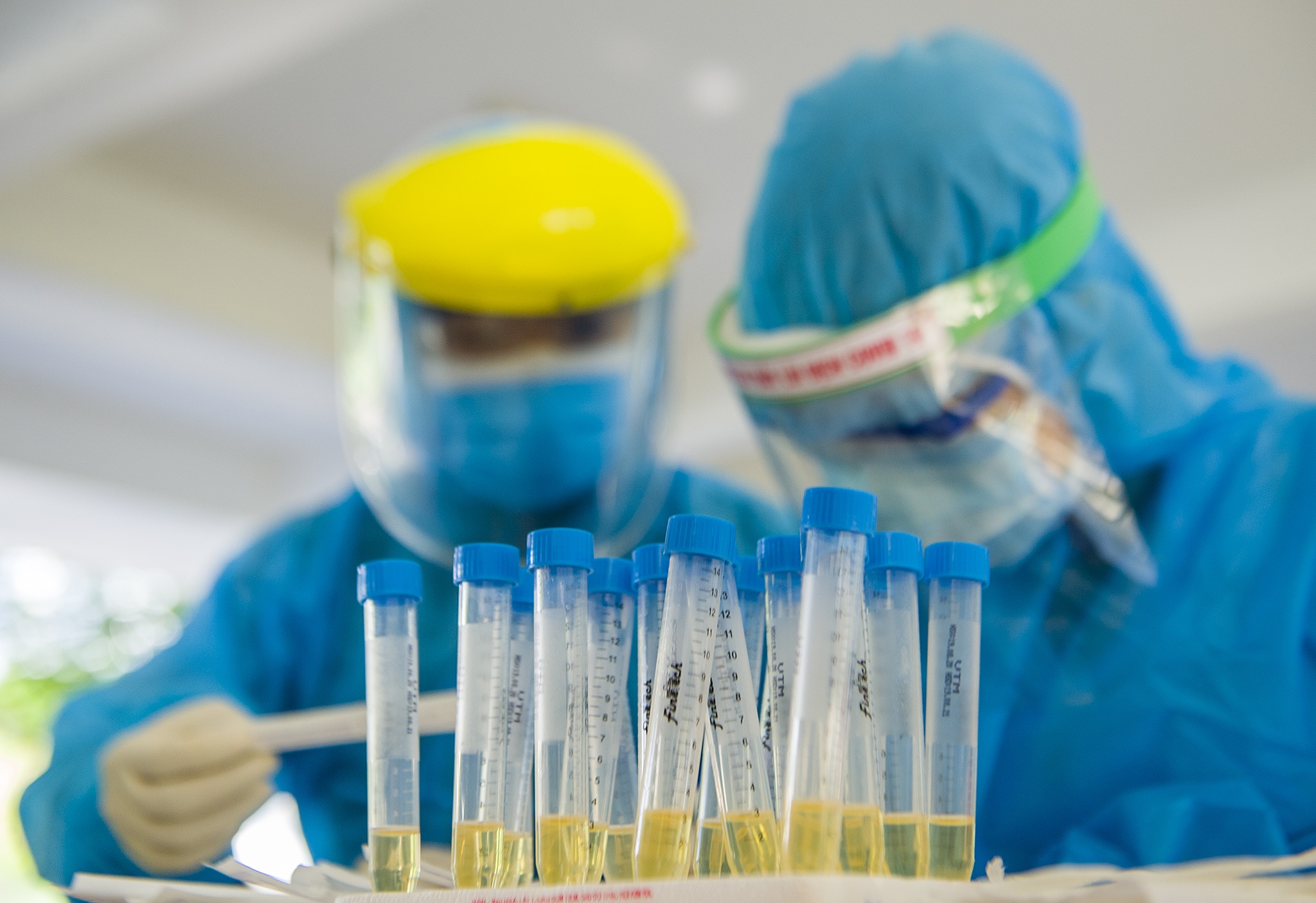 Hoc sinh Da Nang xet nghiem Covid-19 anh 10