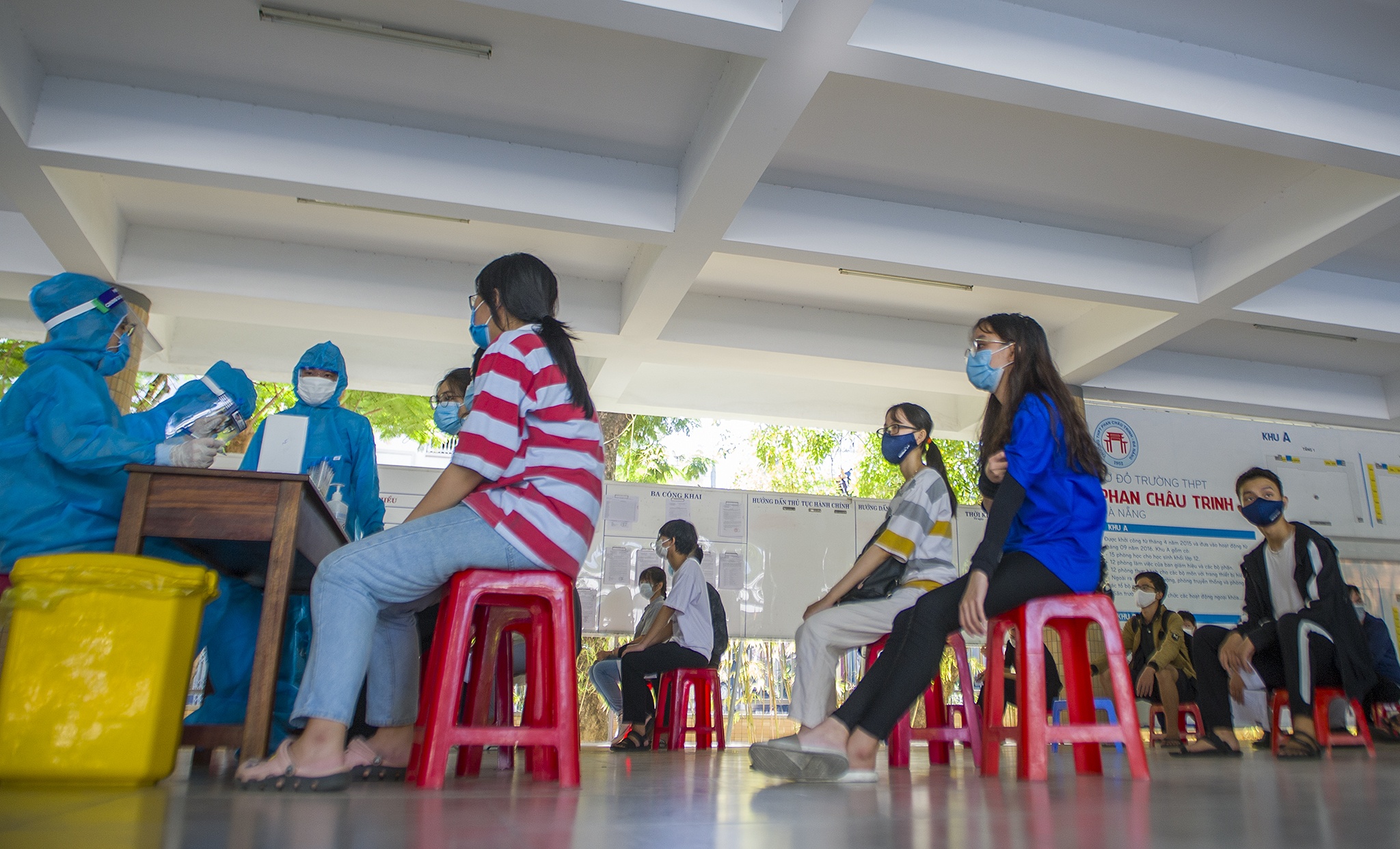 Hoc sinh Da Nang xet nghiem Covid-19 anh 7