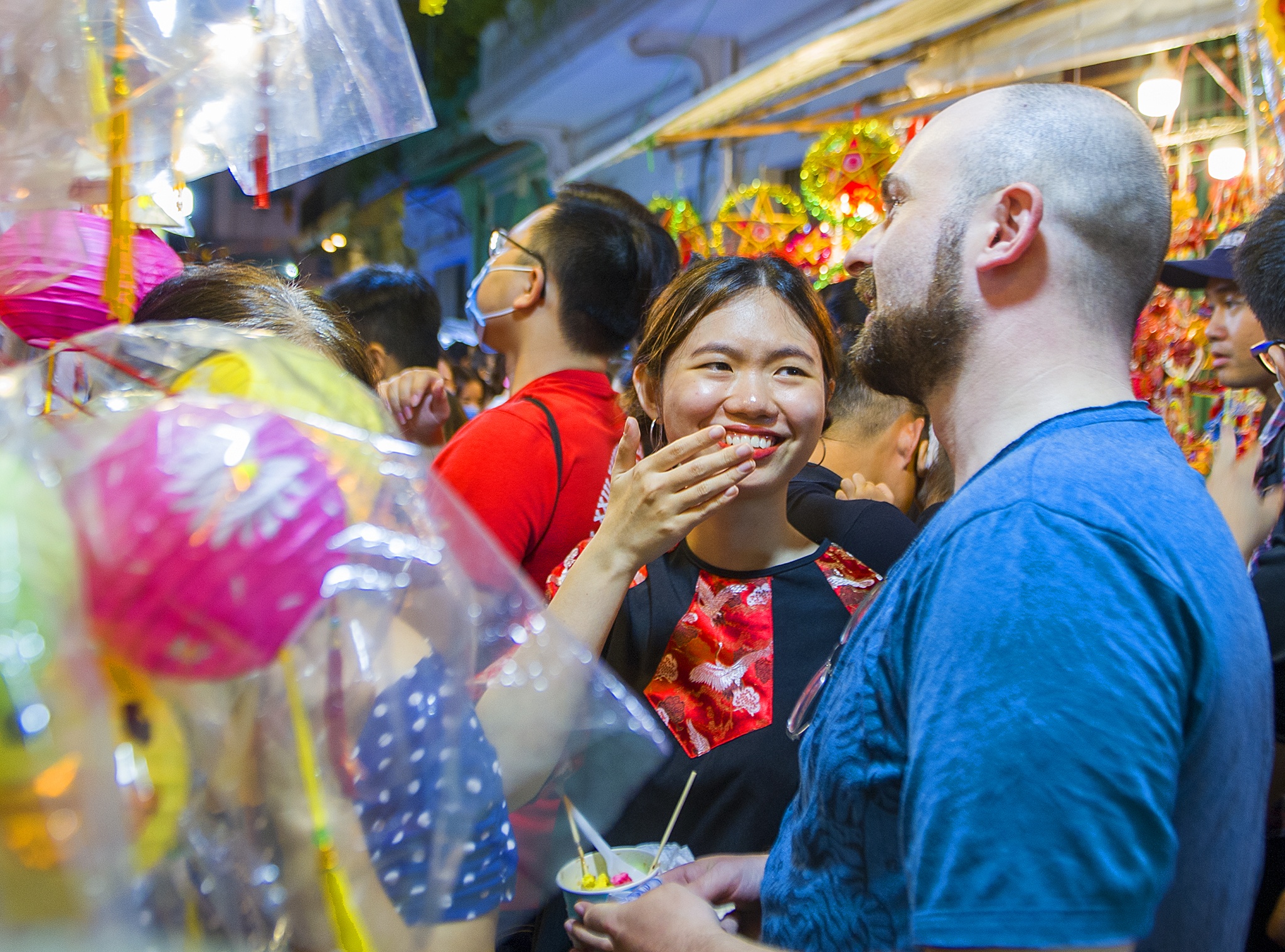 Gioi tre check-in pho long den anh 10