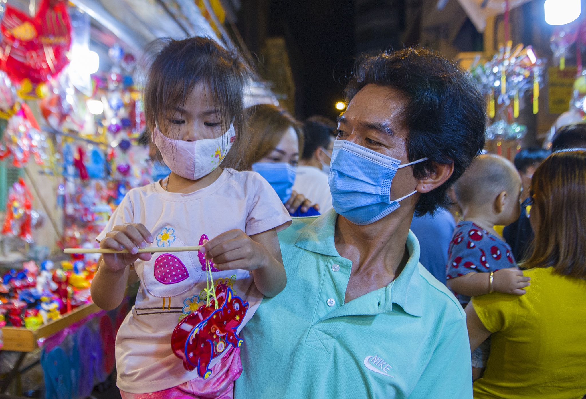 Gioi tre check-in pho long den anh 8