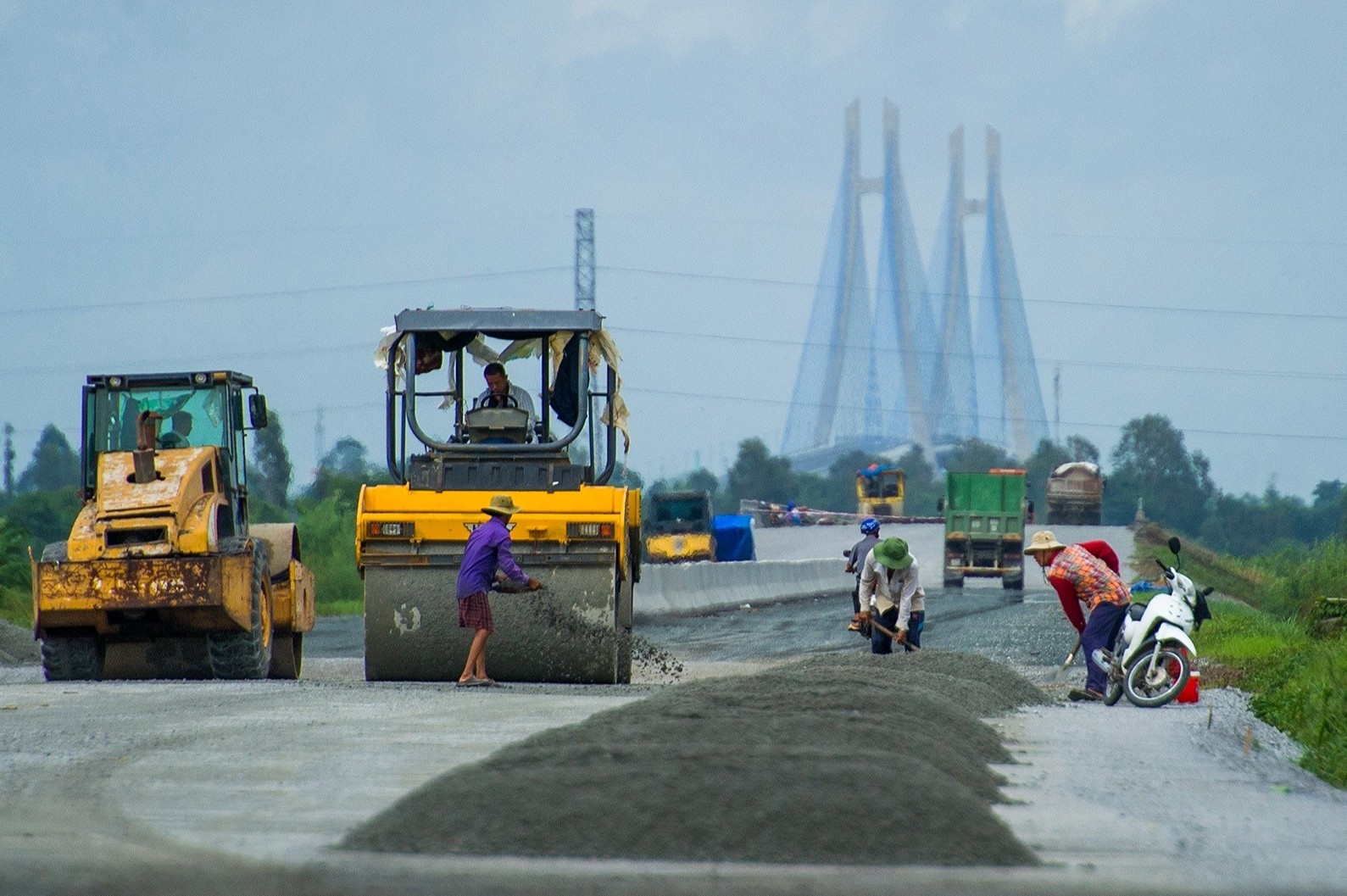 Tuyen duong 6.300 ty o mien Tay sap thong xe hinh anh