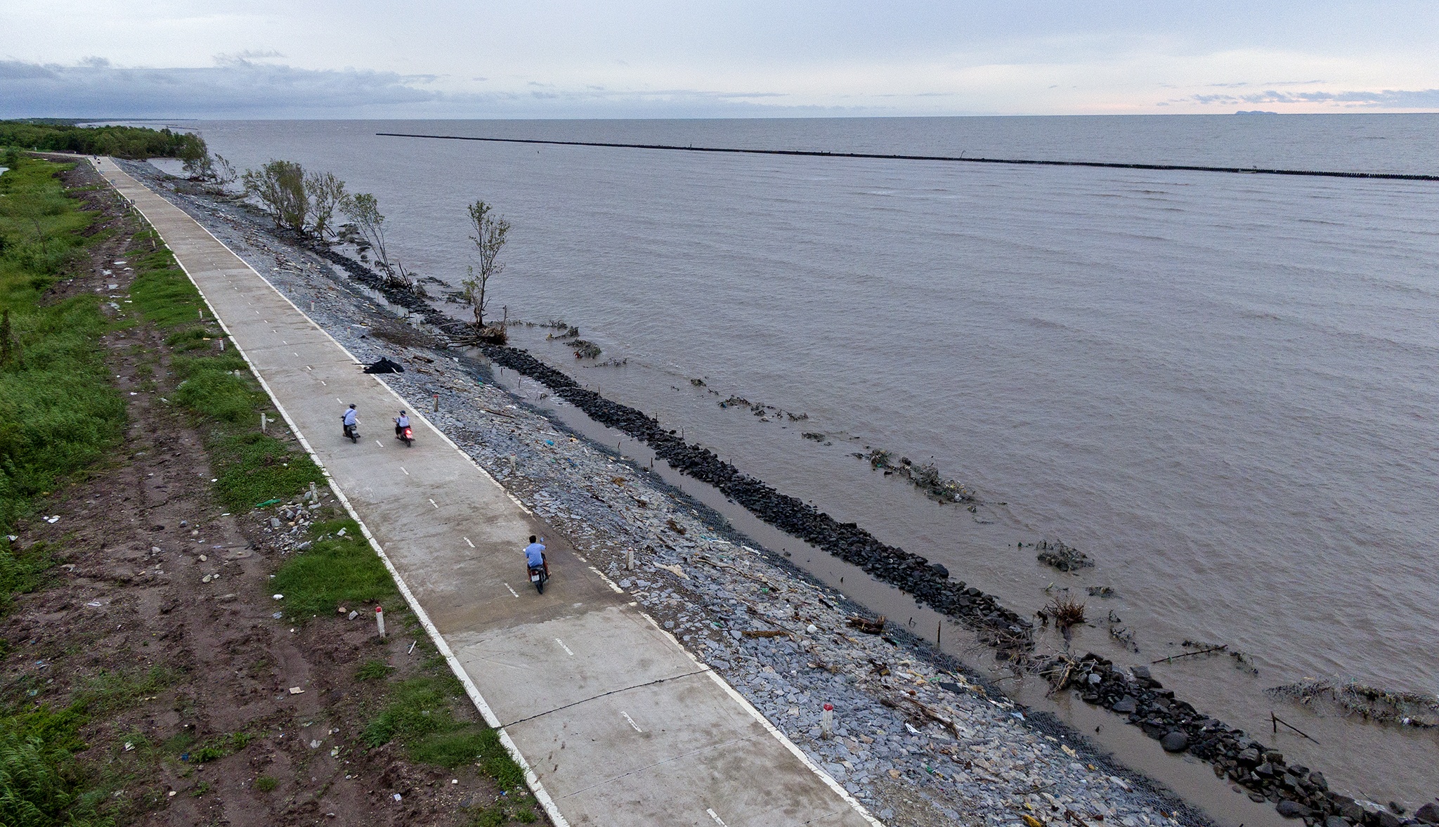 Sat lo nghiem trong de bien Tay anh 7