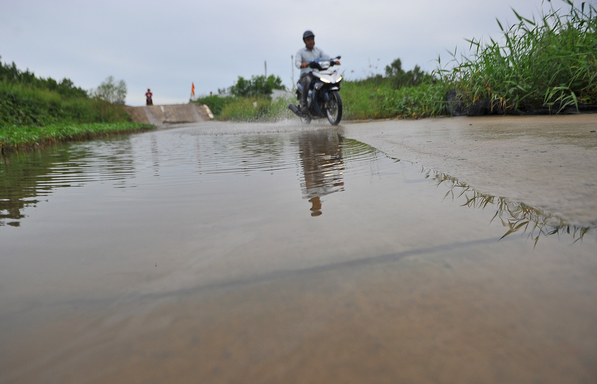 Sat lo nghiem trong de bien Tay anh 2