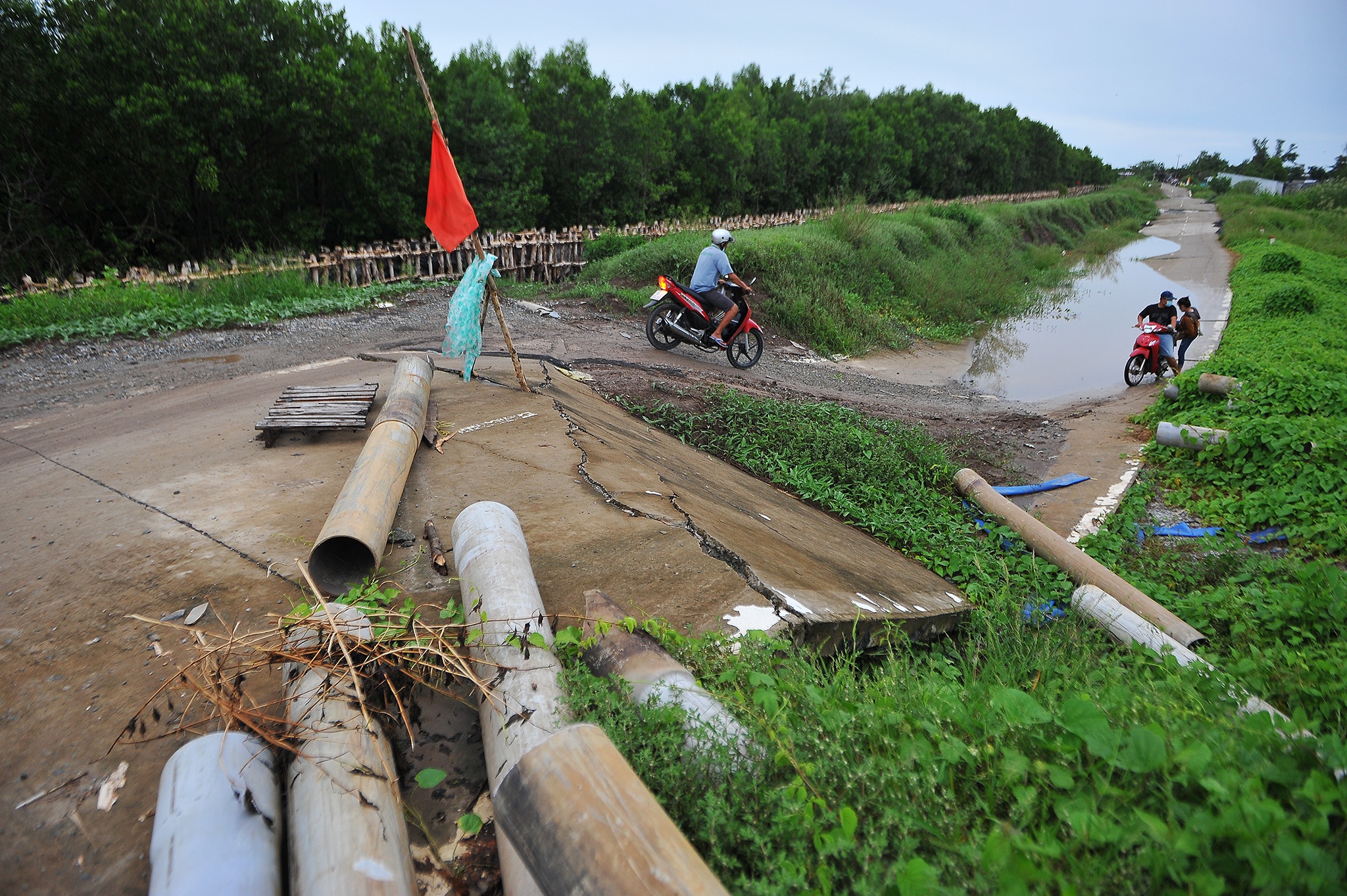 Sat lo nghiem trong de bien Tay anh 1