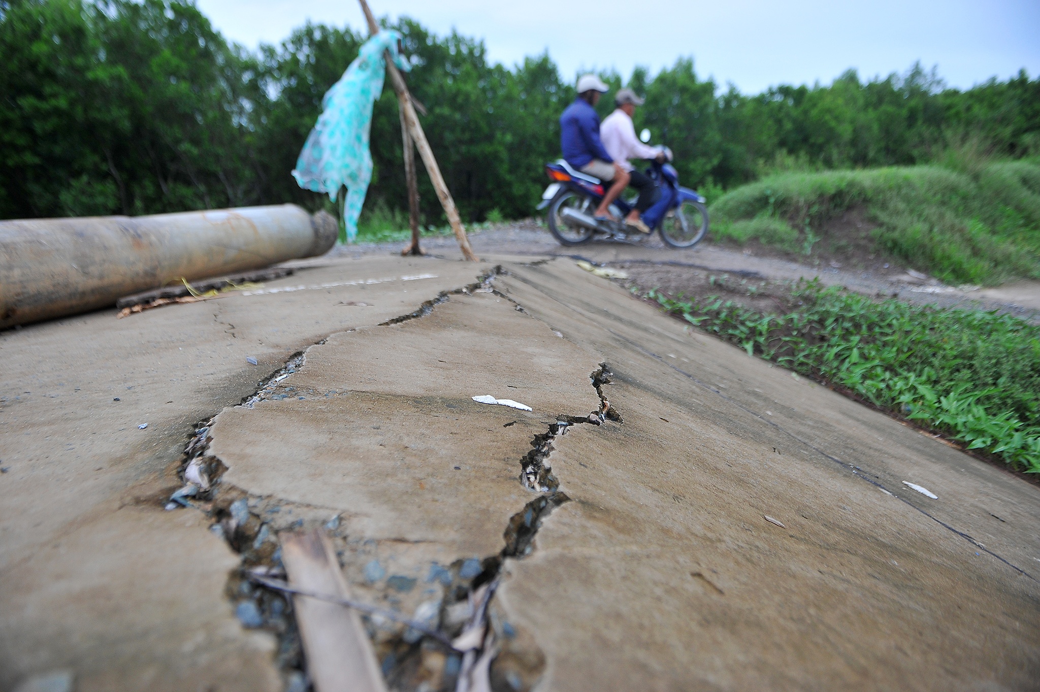 Sat lo nghiem trong de bien Tay anh 8