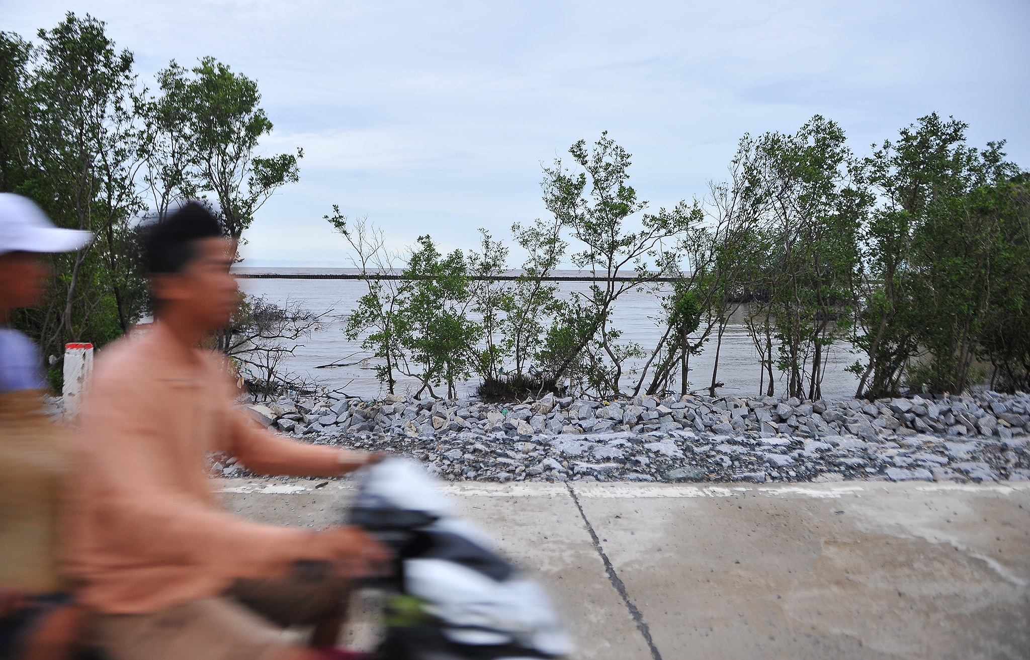 Sat lo nghiem trong de bien Tay anh 10