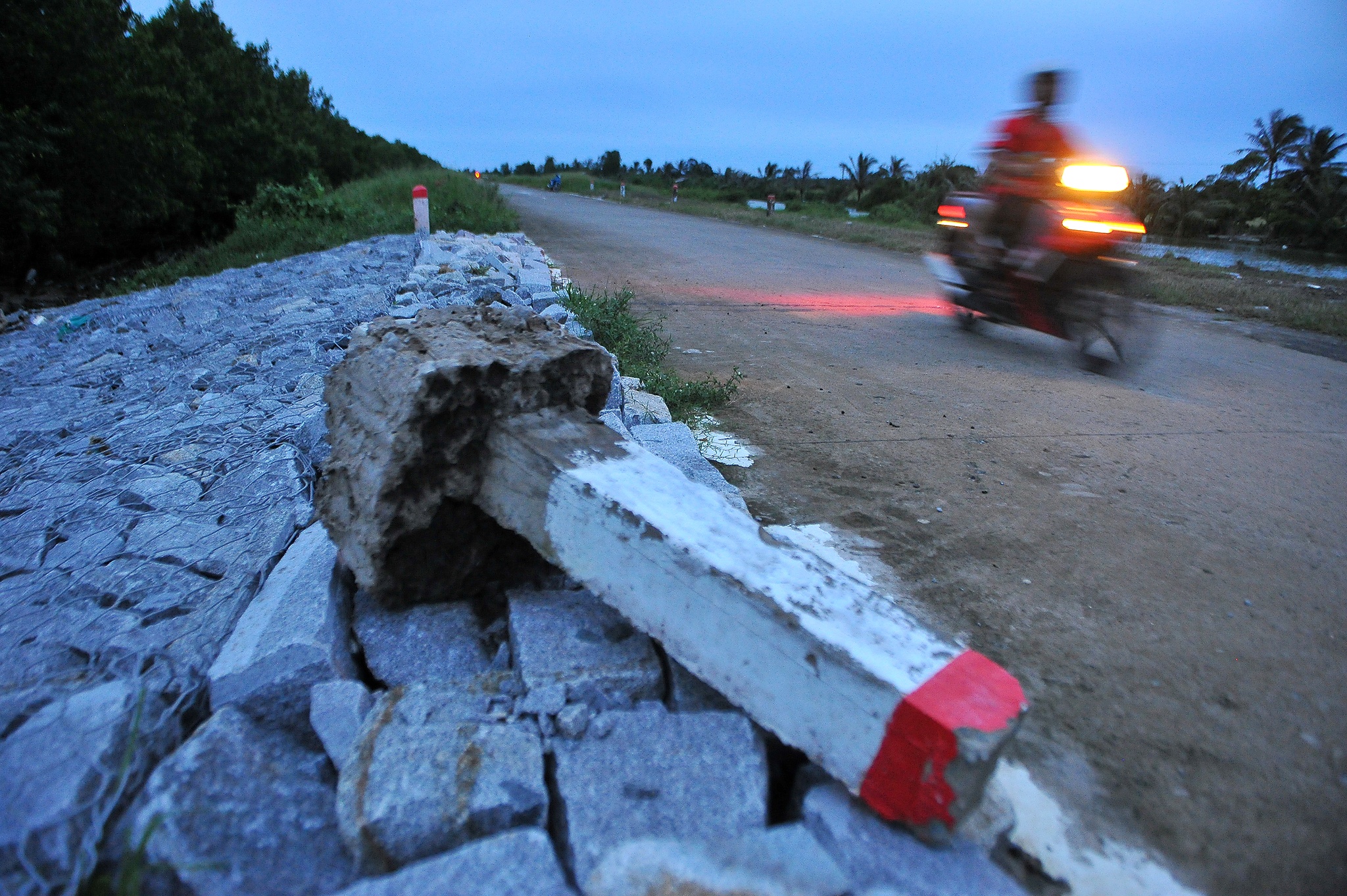 Sat lo nghiem trong de bien Tay anh 6